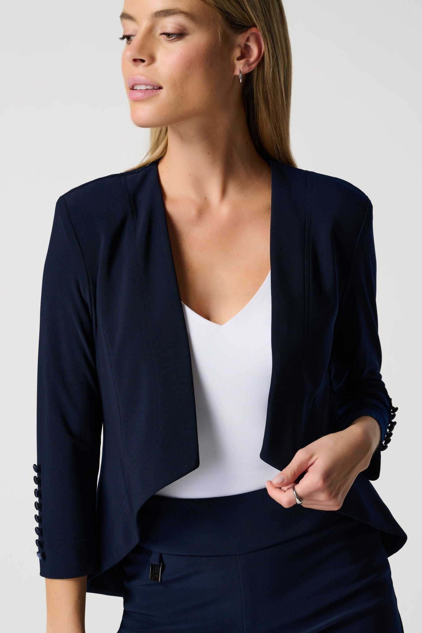 ‌Silhouette Glow Cropped Jacket