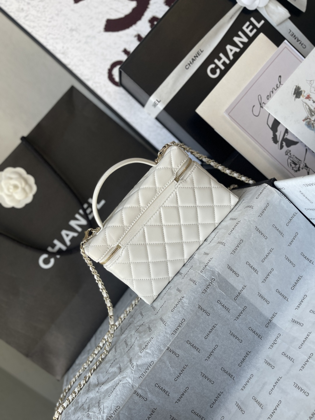 25C Classic Vanity Case with Chain（Milk gray） - Mocuir