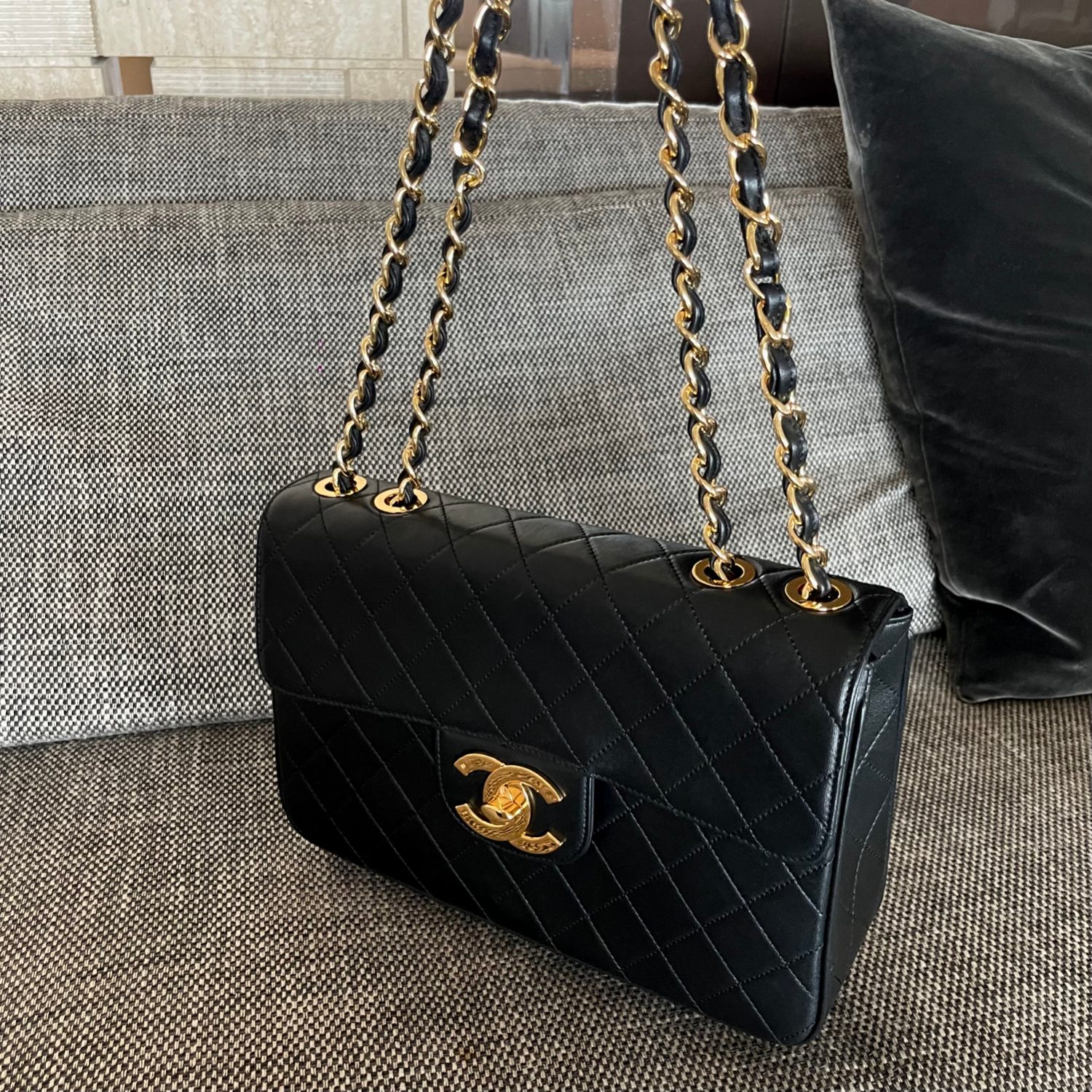 Classic Flap Quilted Lambskin Shoulder Bag in Black (Gold Hardware) - Mocuir