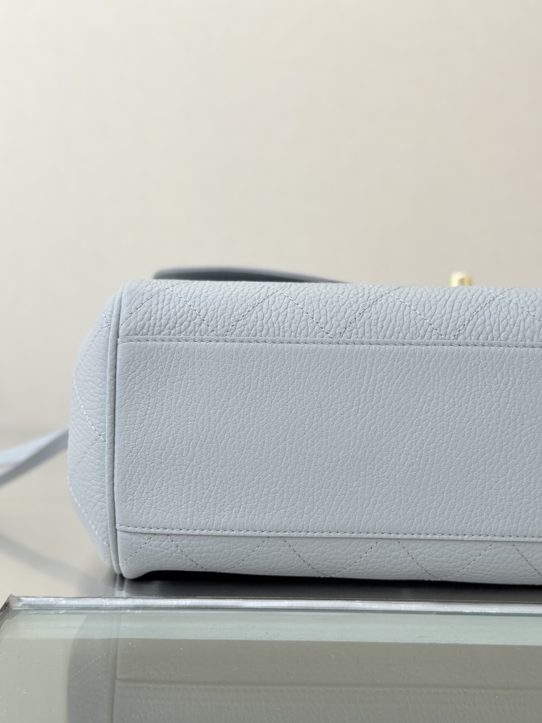 26P Cruise Preppy Coco Bowling Bag in Light Grey Caviar Leather with Gold-Tone Hardware - Mocuir