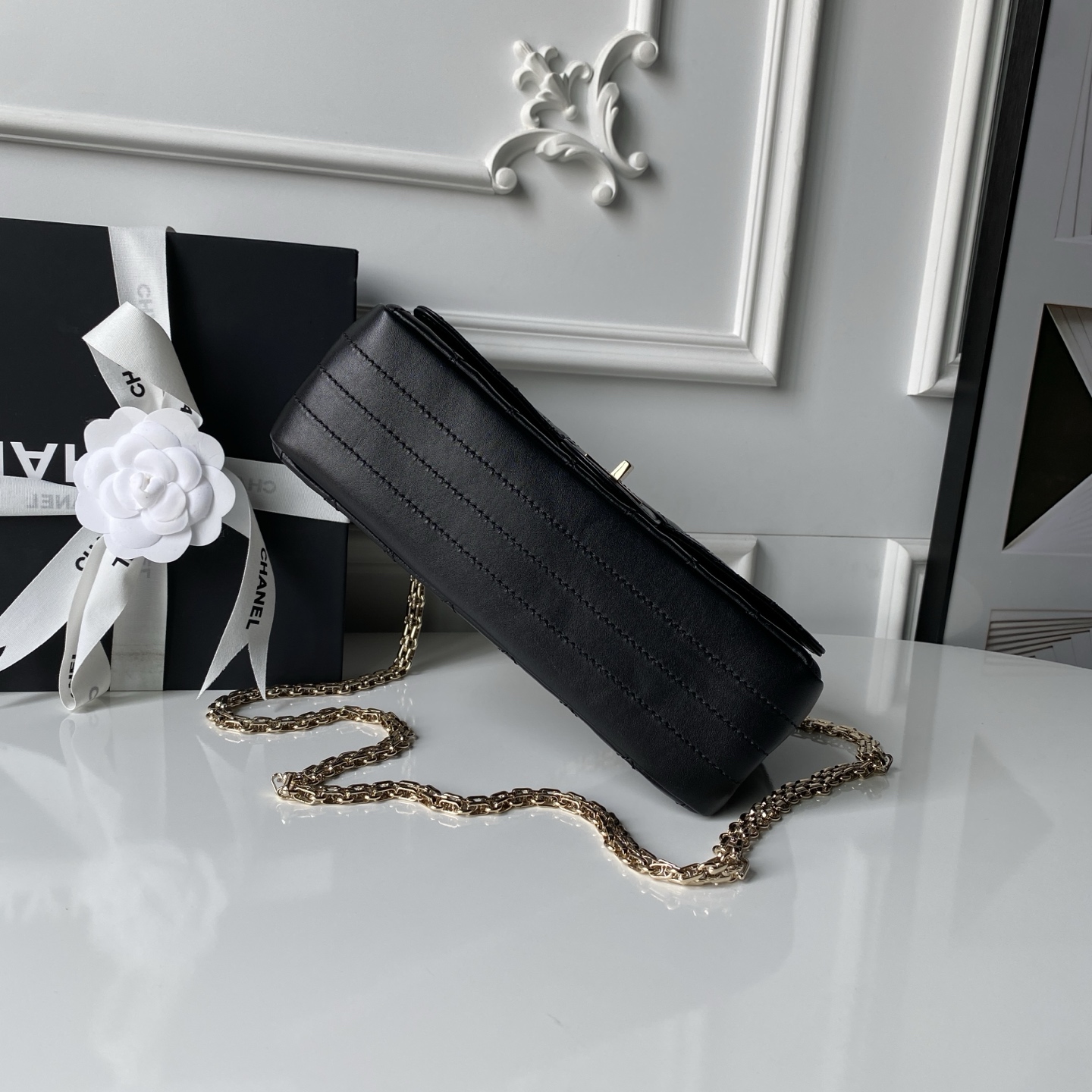 2.55 Reissue Black Quilted Calfskin Flap Handbag with Light Gold-Tone Hardware - Mocuir