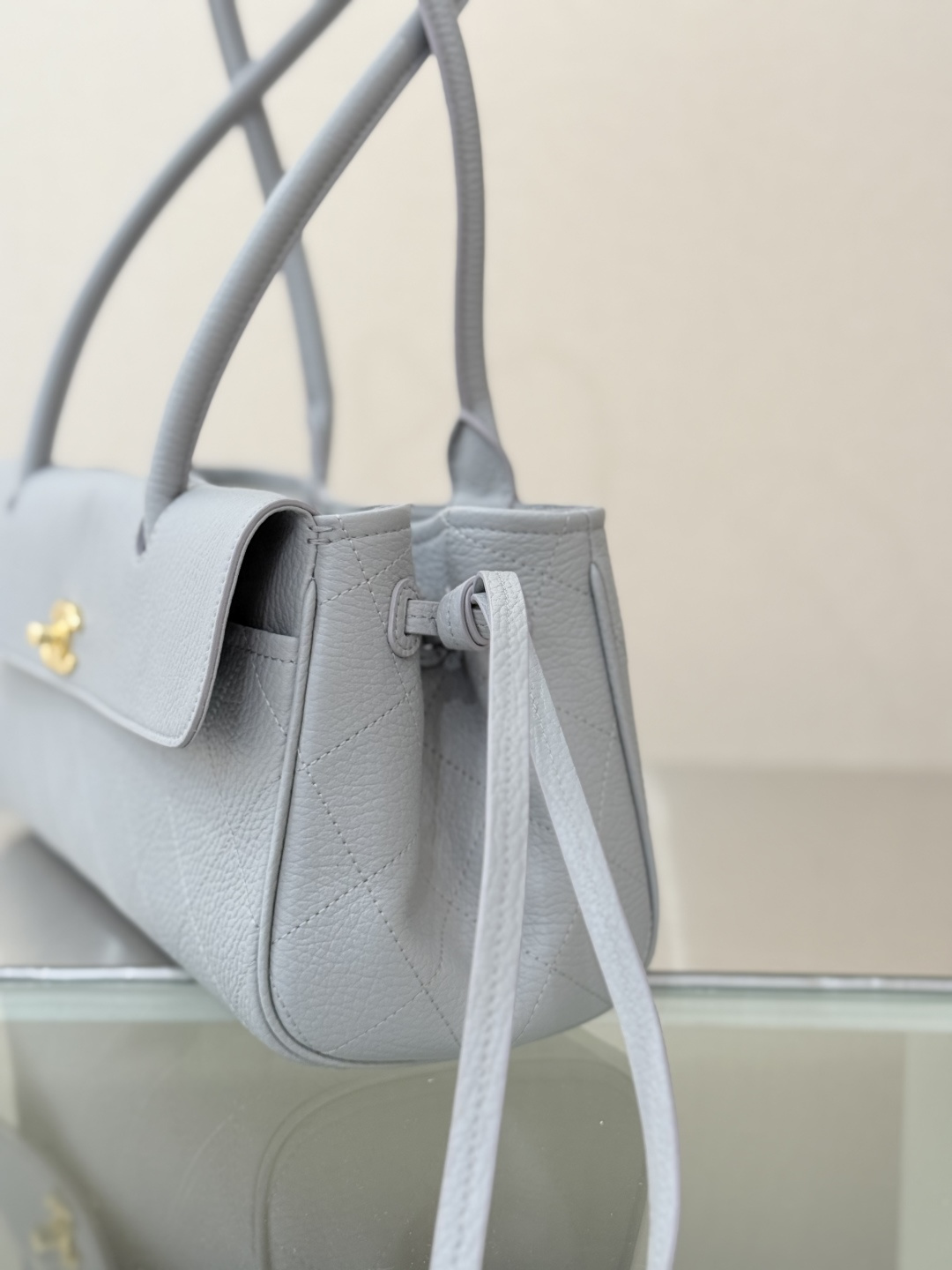 26P Cruise Preppy Coco Bowling Bag in Light Grey Caviar Leather with Gold-Tone Hardware - Mocuir