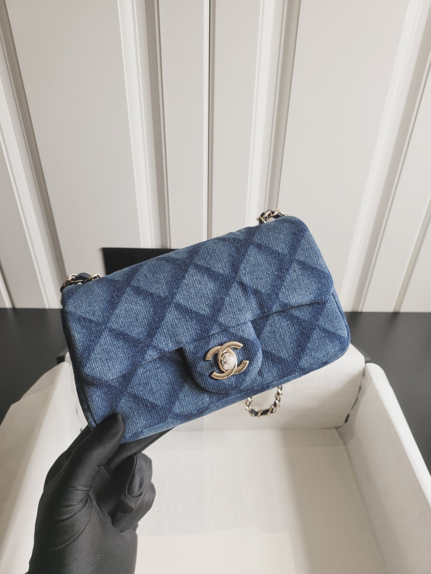 Classic Flap Mini (Large Mini) - Mocuir