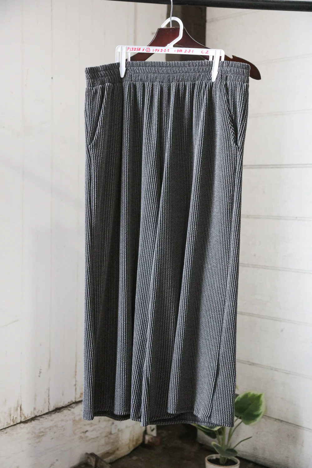 Plus Black Wavy Rib Crop Bottoms