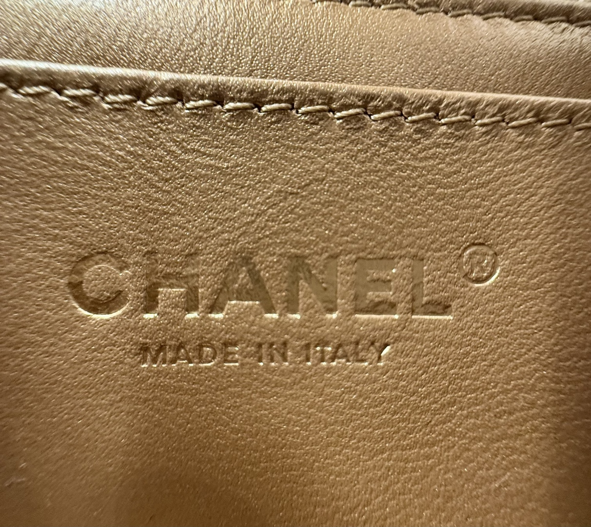 Mini Square Flap with Globe Charm - Mocuir