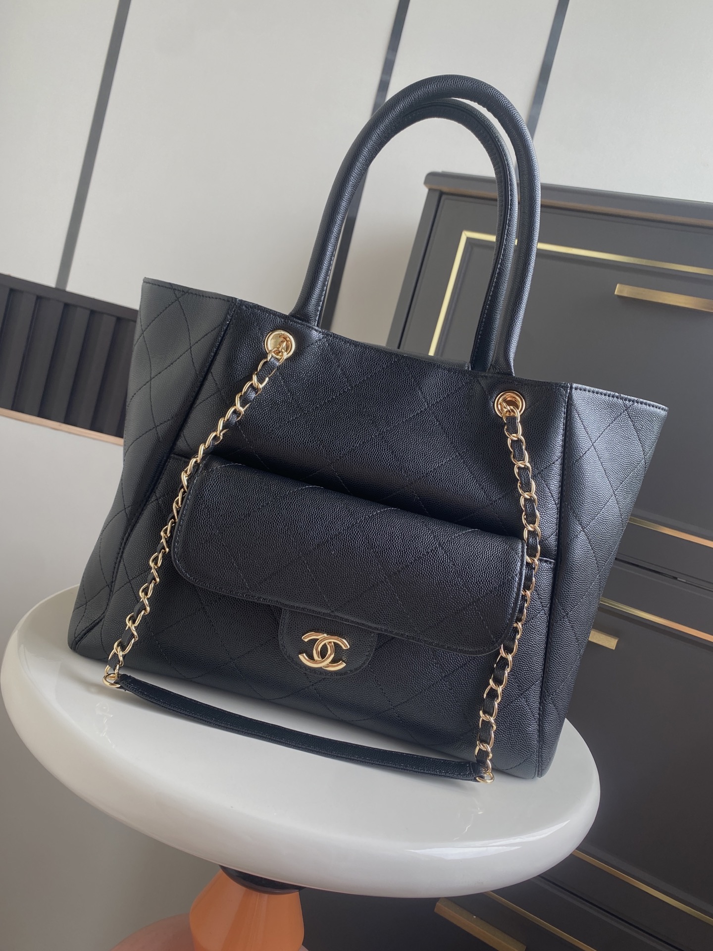 Cruise 2026 Black Quilted Caviar Calfskin Large Tote Bag with Gold-Tone Hardware - Mocuir