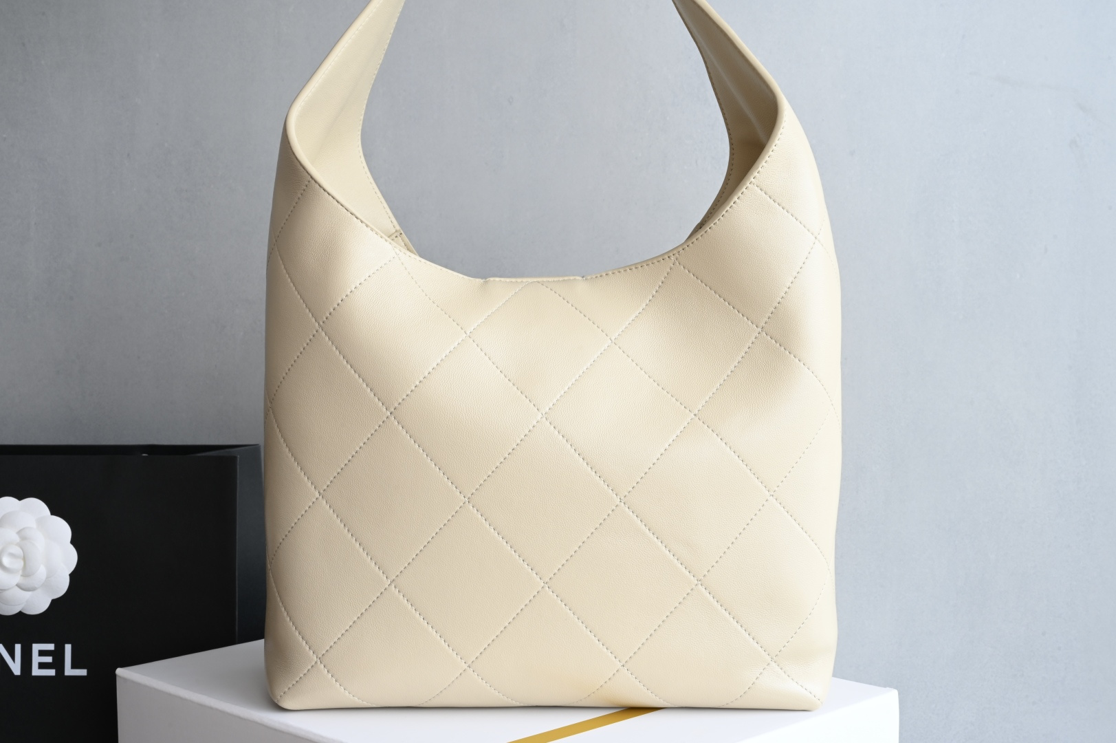 MAXI HOBO Bag in Beige Shiny Lambskin with Gold-Tone Hardware (Model AS5838) - Mocuir