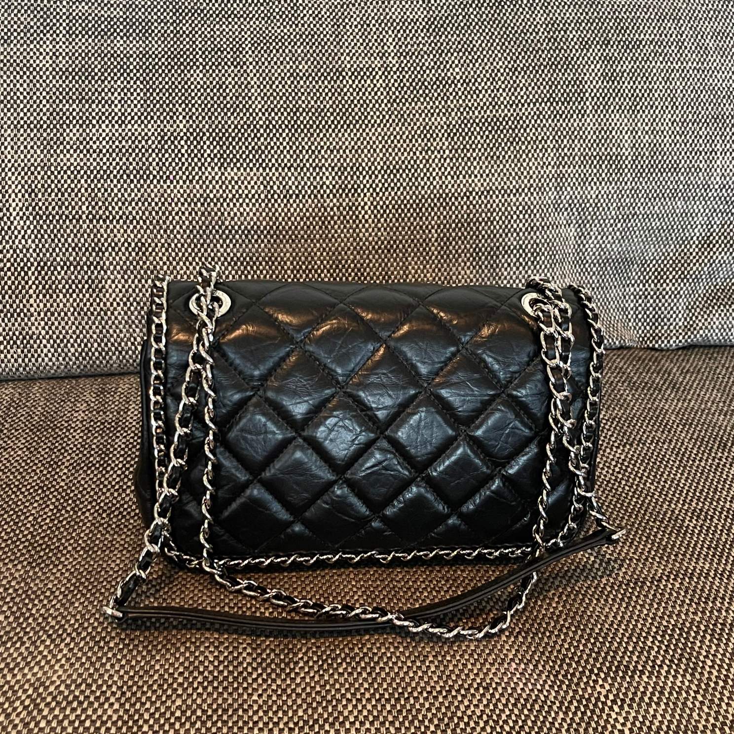 Black Quilted Glazed Calfskin Flap Handbag with Silver-Tone Chain Trim and Turnlock Hardware - Mocuir