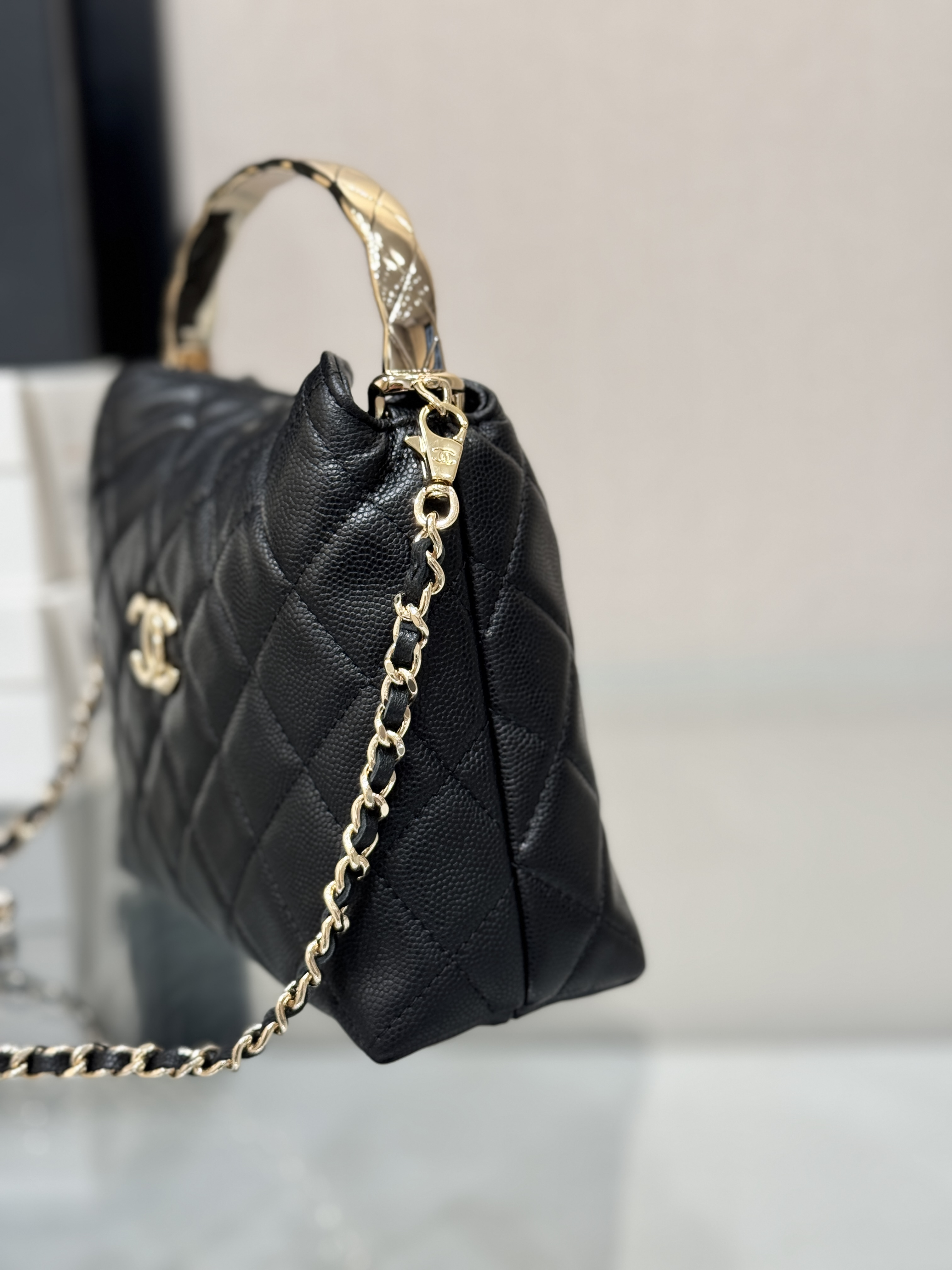 Metal Handle Bucket Bag（Black） - Mocuir