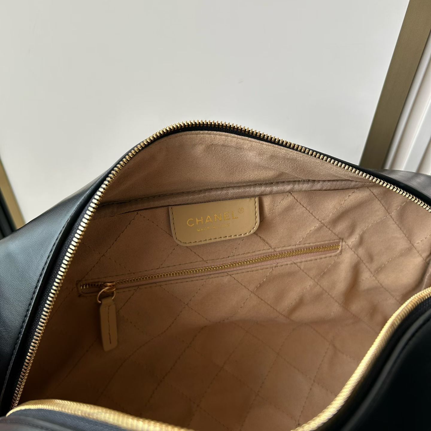 26S Black Smooth Calfskin Bowling Handbag with Gold-Tone Hardware - Mocuir