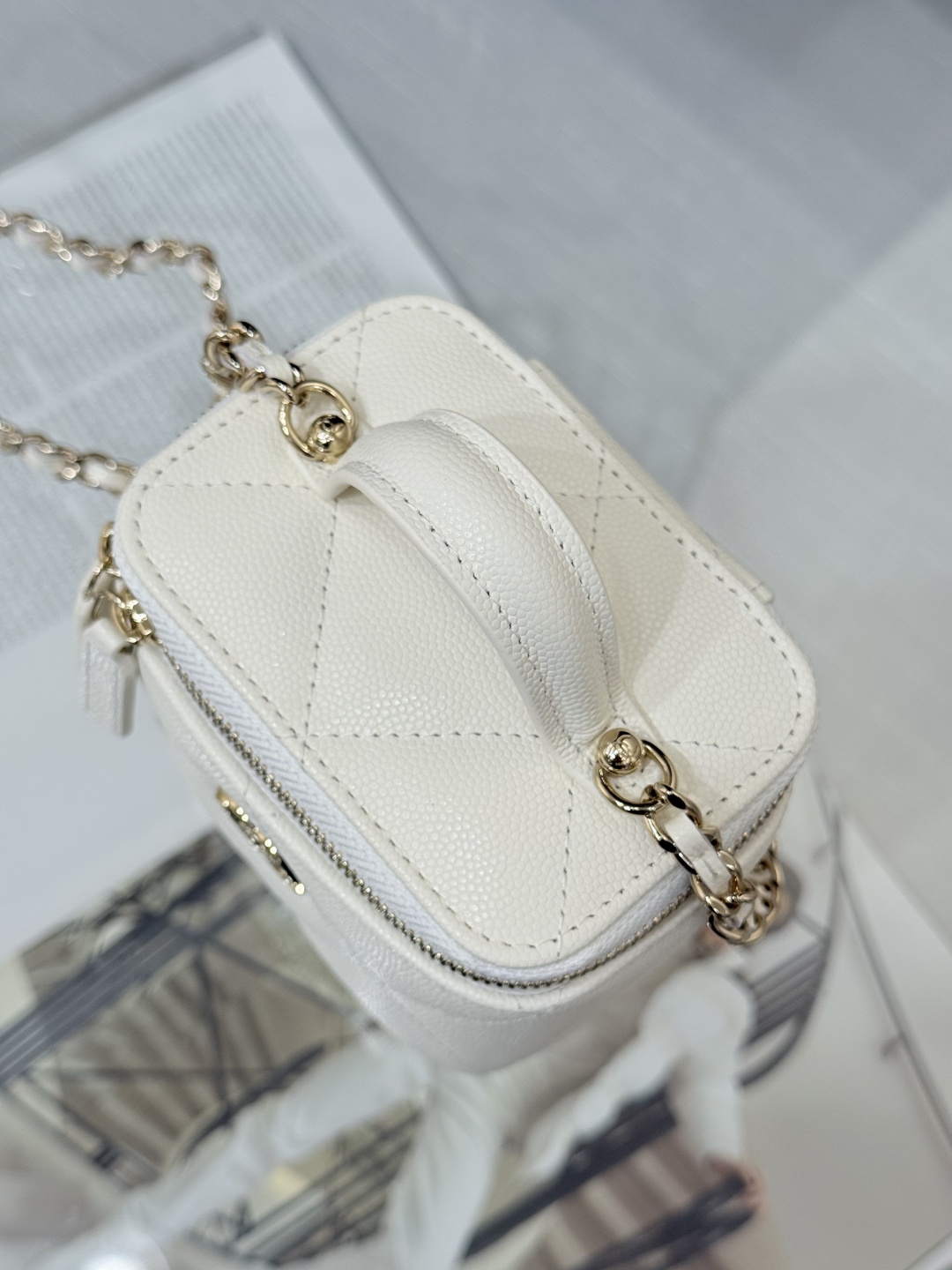 Mini Top Handle Vanity Case (AS5993) in White Quilted Grained Calfskin (Caviar) with Antique Gold-Tone Hardware - Mocuir