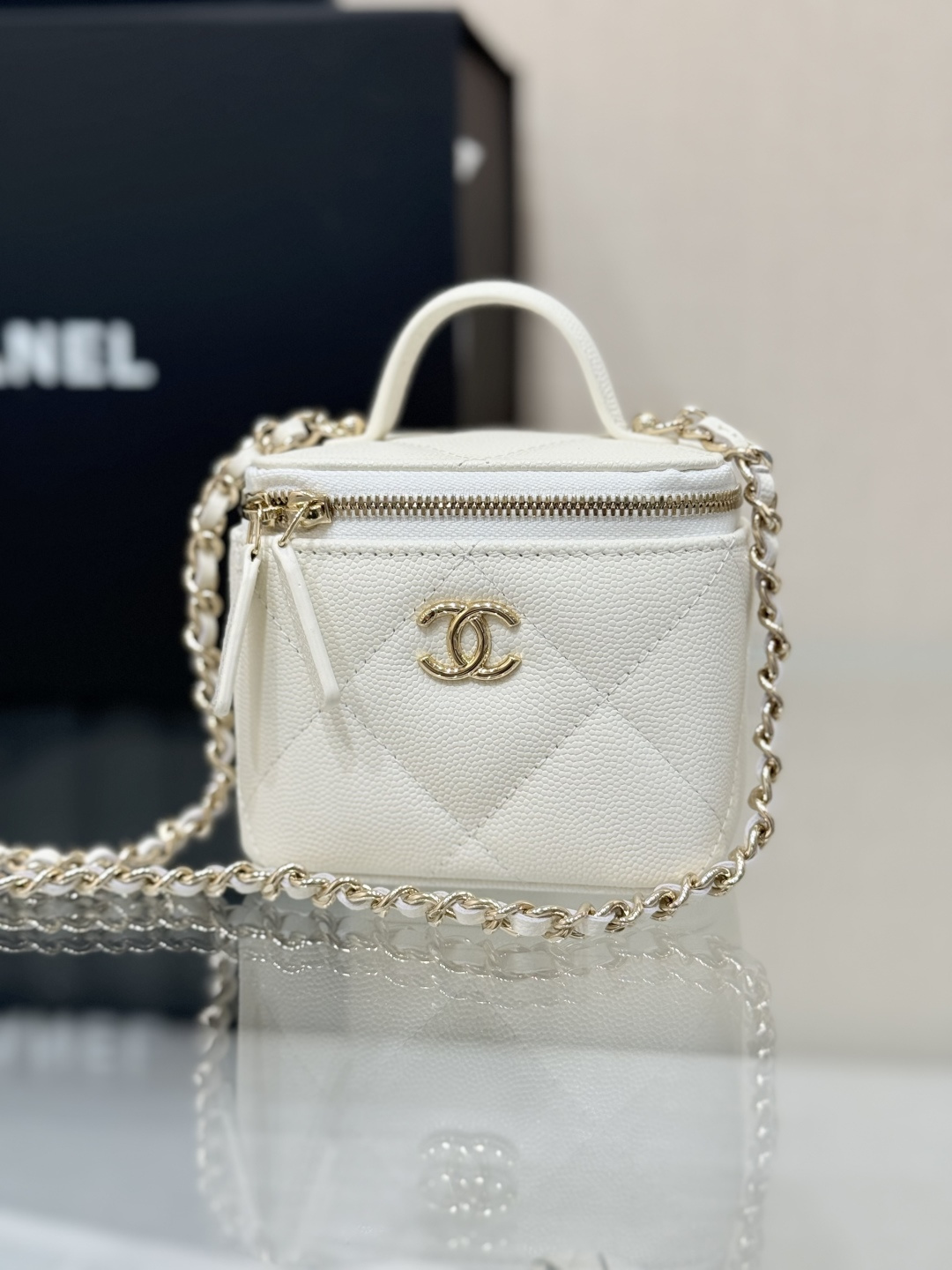 Mini Top Handle Vanity Case (AS5993) in White Quilted Grained Calfskin (Caviar) with Antique Gold-Tone Hardware - Mocuir