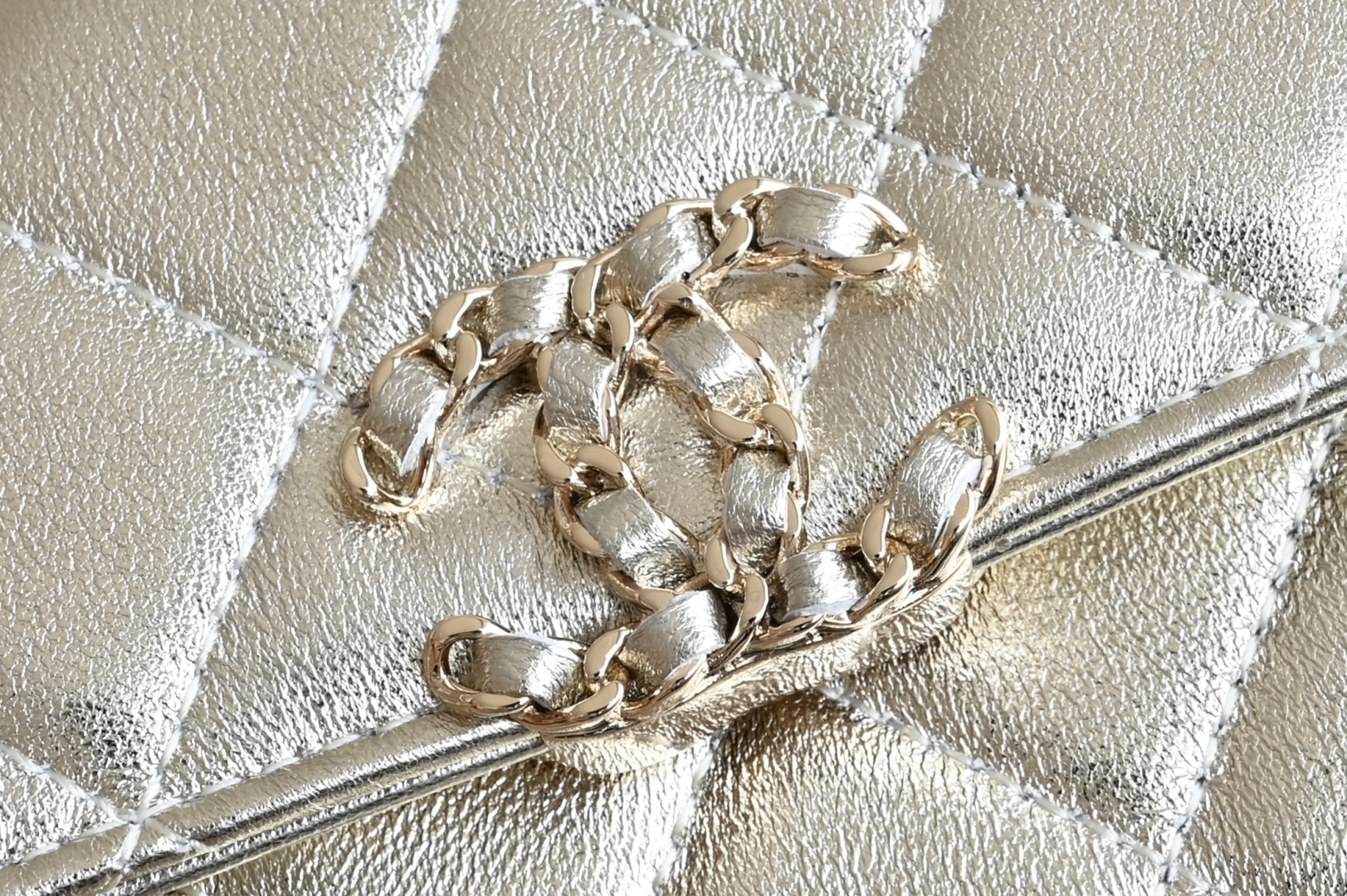 25S Top Handle Kelly Clutch with Chain in Metallic Gold Lambskin with Light Gold-Tone Hardware (Model AS4711) - Mocuir