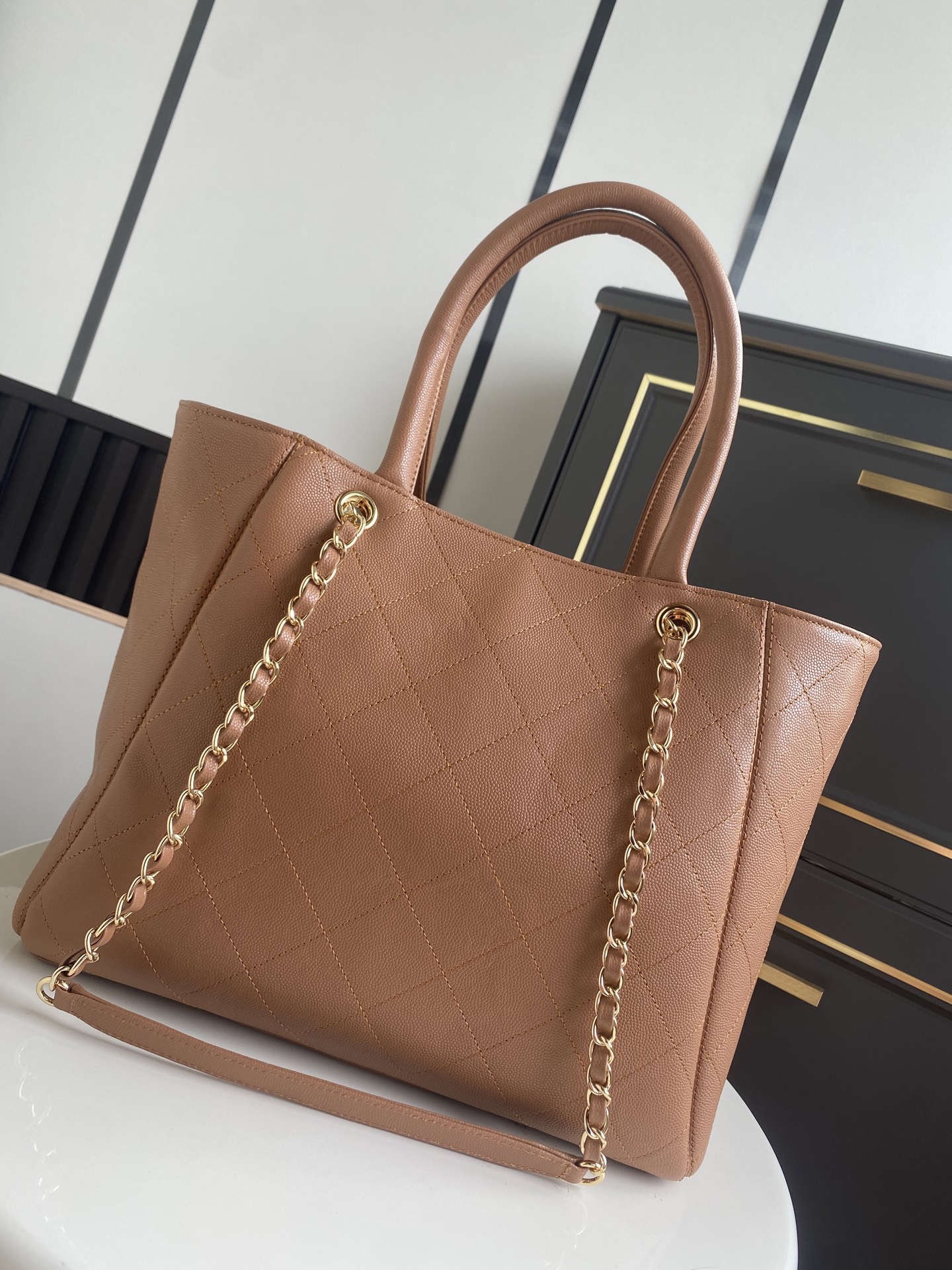 Cruise 2026 Caramel Quilted Caviar Calfskin Large Tote Bag with Gold-Tone Hardware - Mocuir