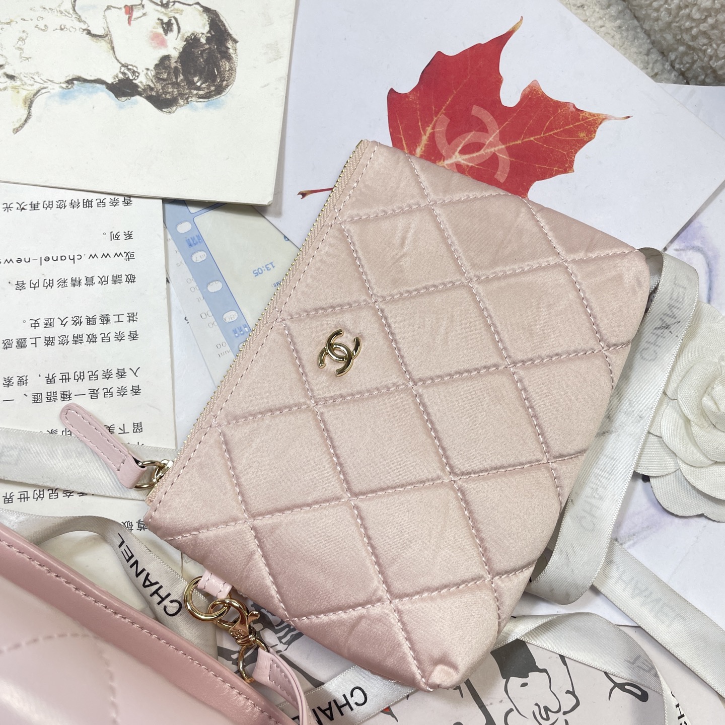 Straw & Lambskin Tote Bag with Pouch in Sakura Pink with Gold-Tone Hardware, 25C Cruise Collection - Mocuir