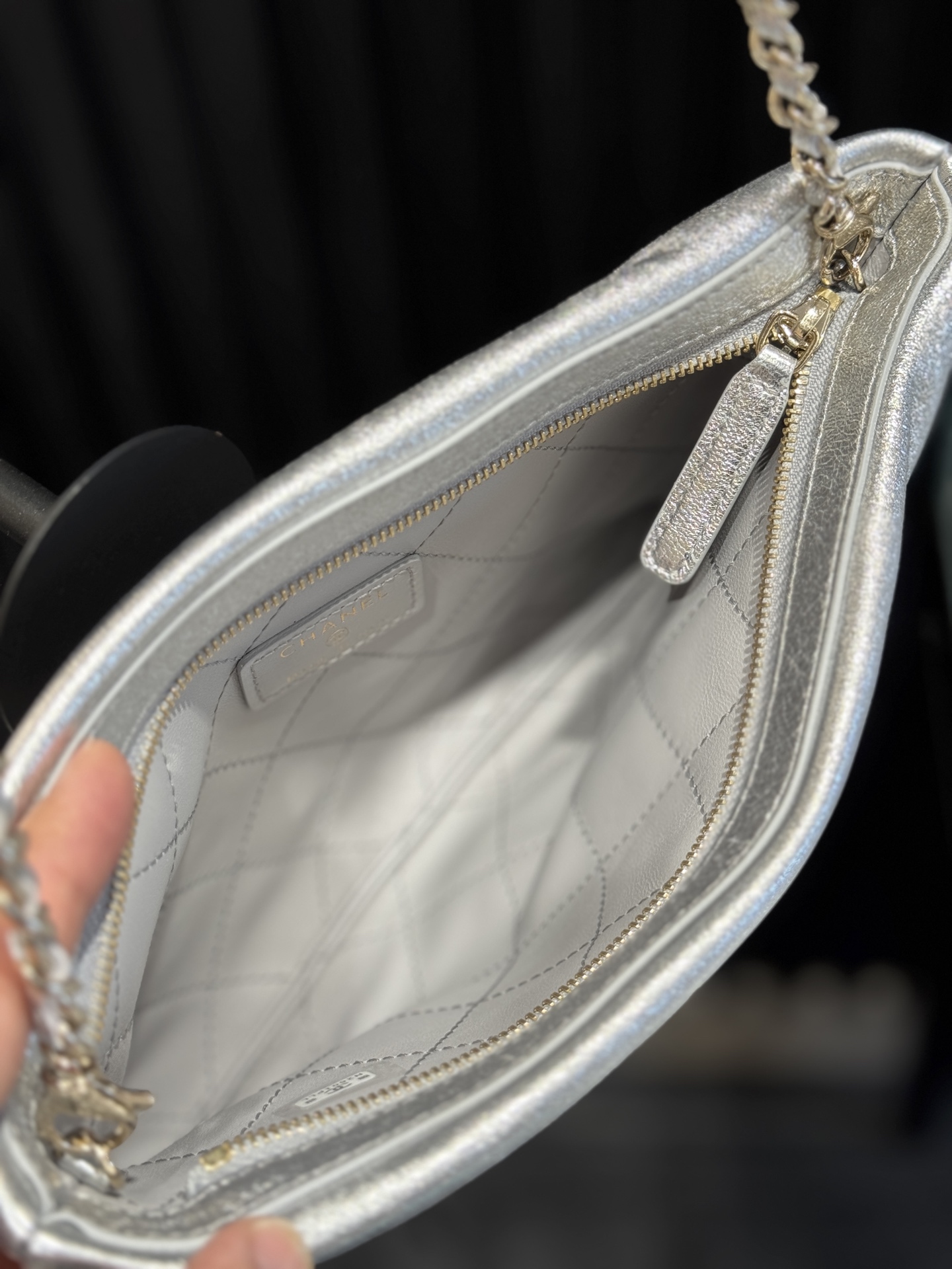 25S Spring-Summer Iridescent Lambskin Ruched Chain Shoulder Bag with Pearl & Gold Hardware (Model AS5130) - Mocuir