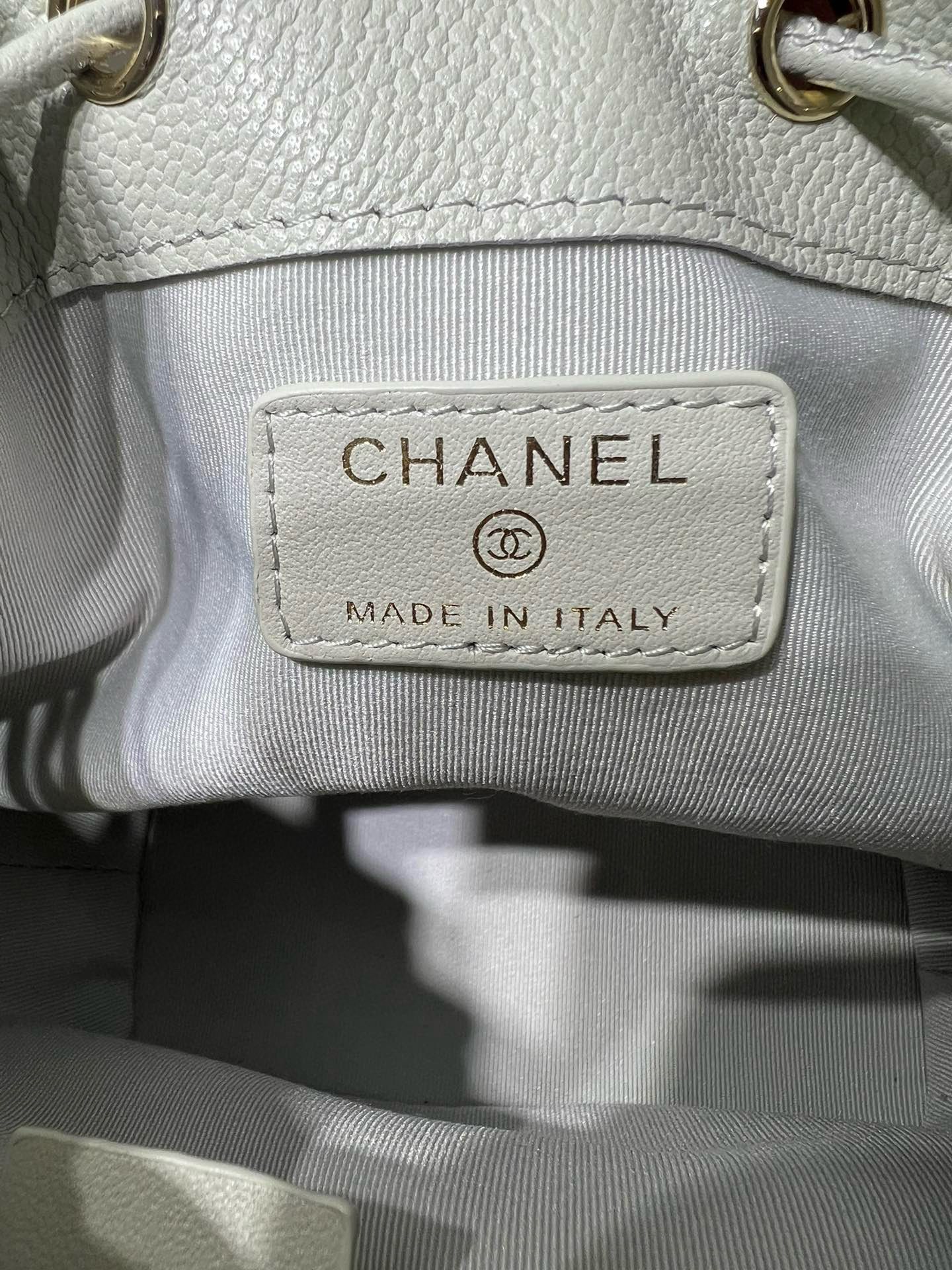 Small Drawstring Bucket Bag in Grey Quilted Grained Calfskin with Gold-Tone Metal (Model AP4775) - Mocuir