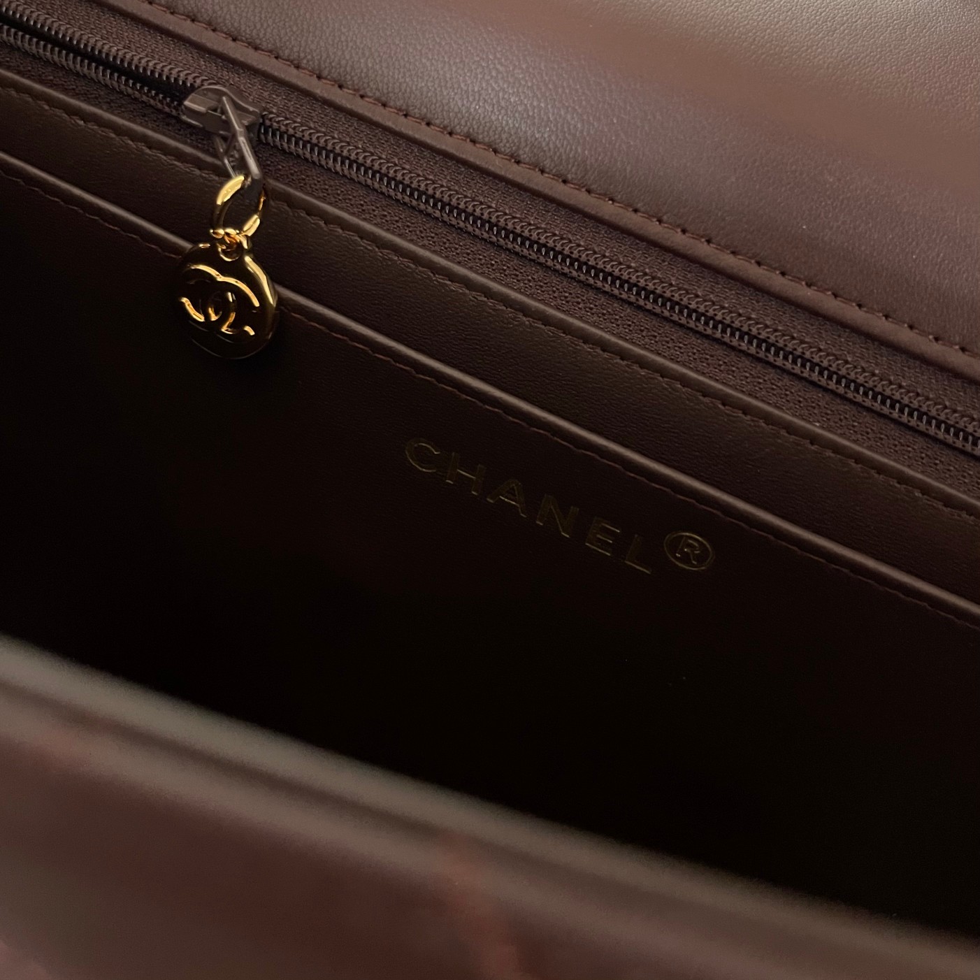 Classic Flap Quilted Lambskin Shoulder Bag in Burgundy (Gold Hardware) - Mocuir