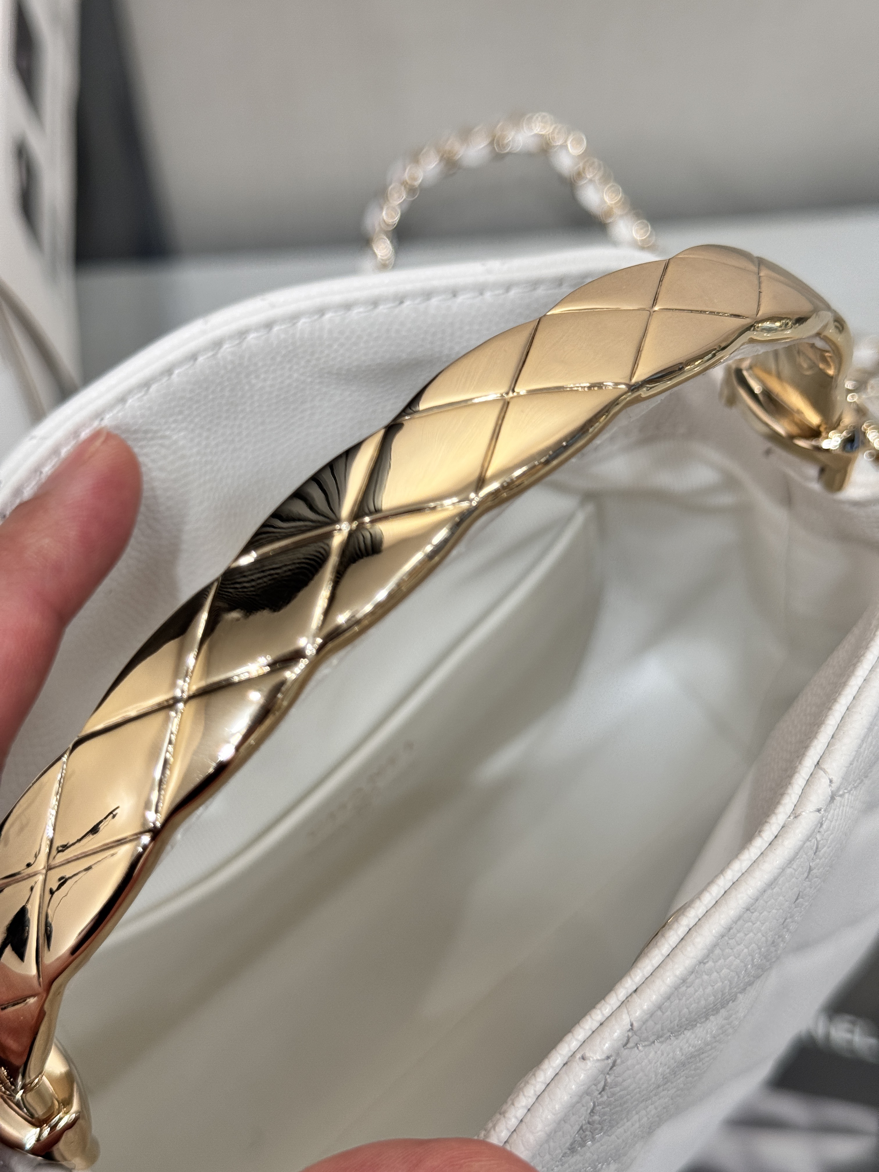 Metal Handle Bucket Bag（White） - Mocuir