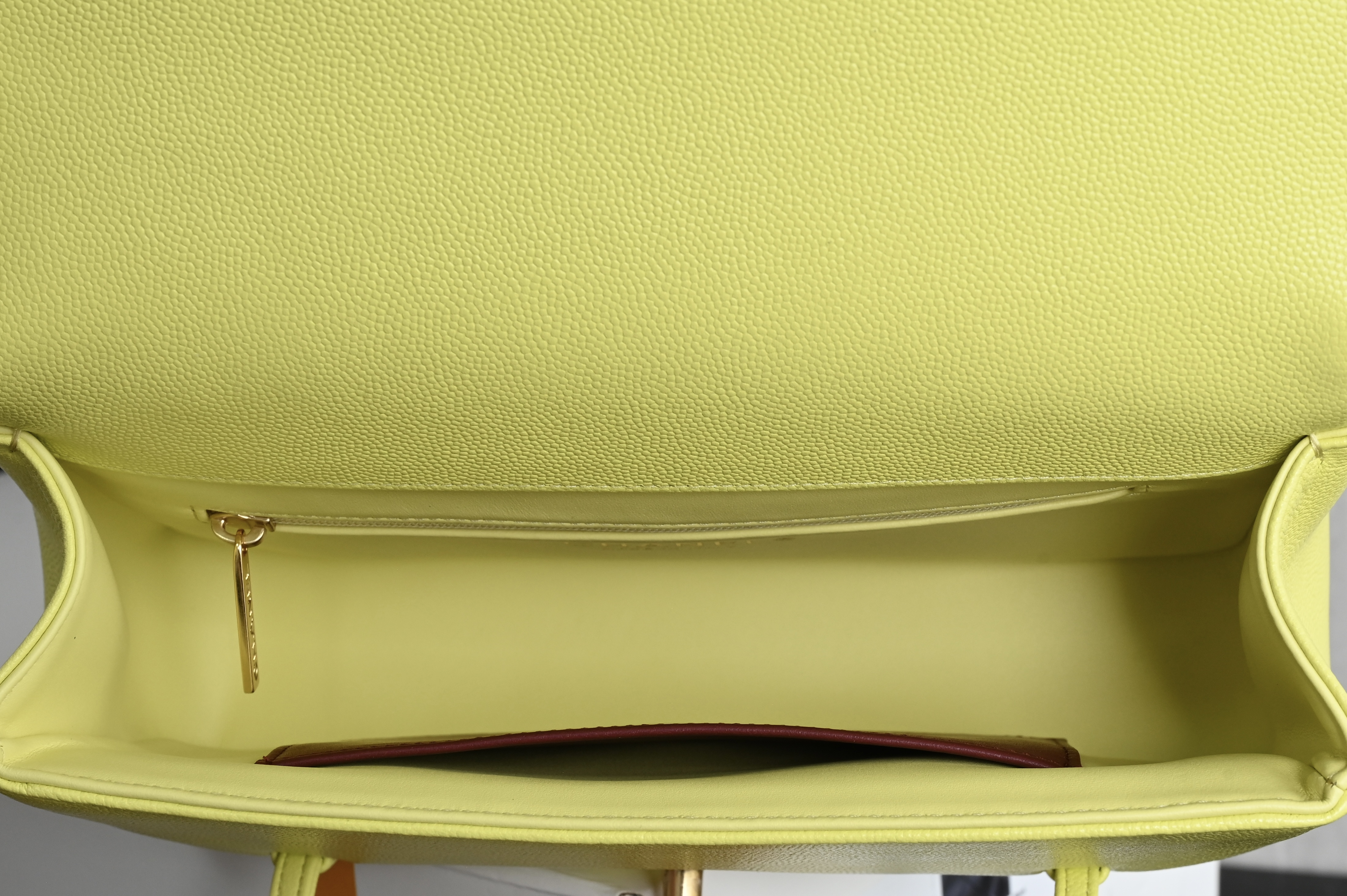 26P Preppy Coco Large Flap Bag in Lemon Yellow Grained Shiny Calfskin with Gold-Tone Hardware - Mocuir
