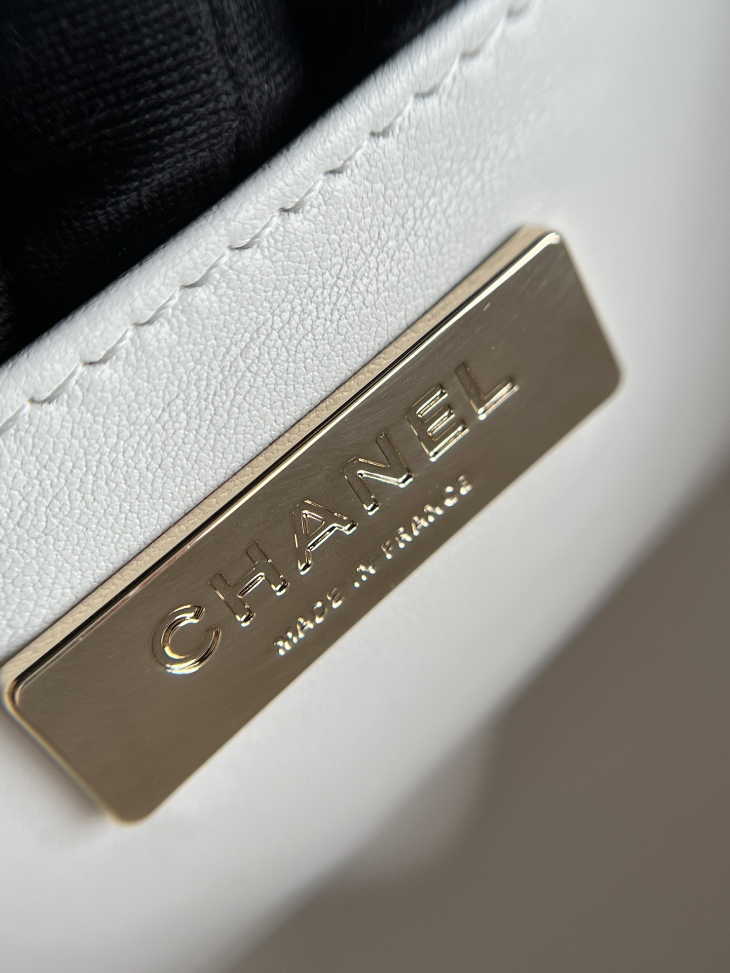 Camera Bag in White Quilted Lambskin with Pale Gold-Tone Hardware, Spring-Summer 2024 (AS4817) - Mocuir