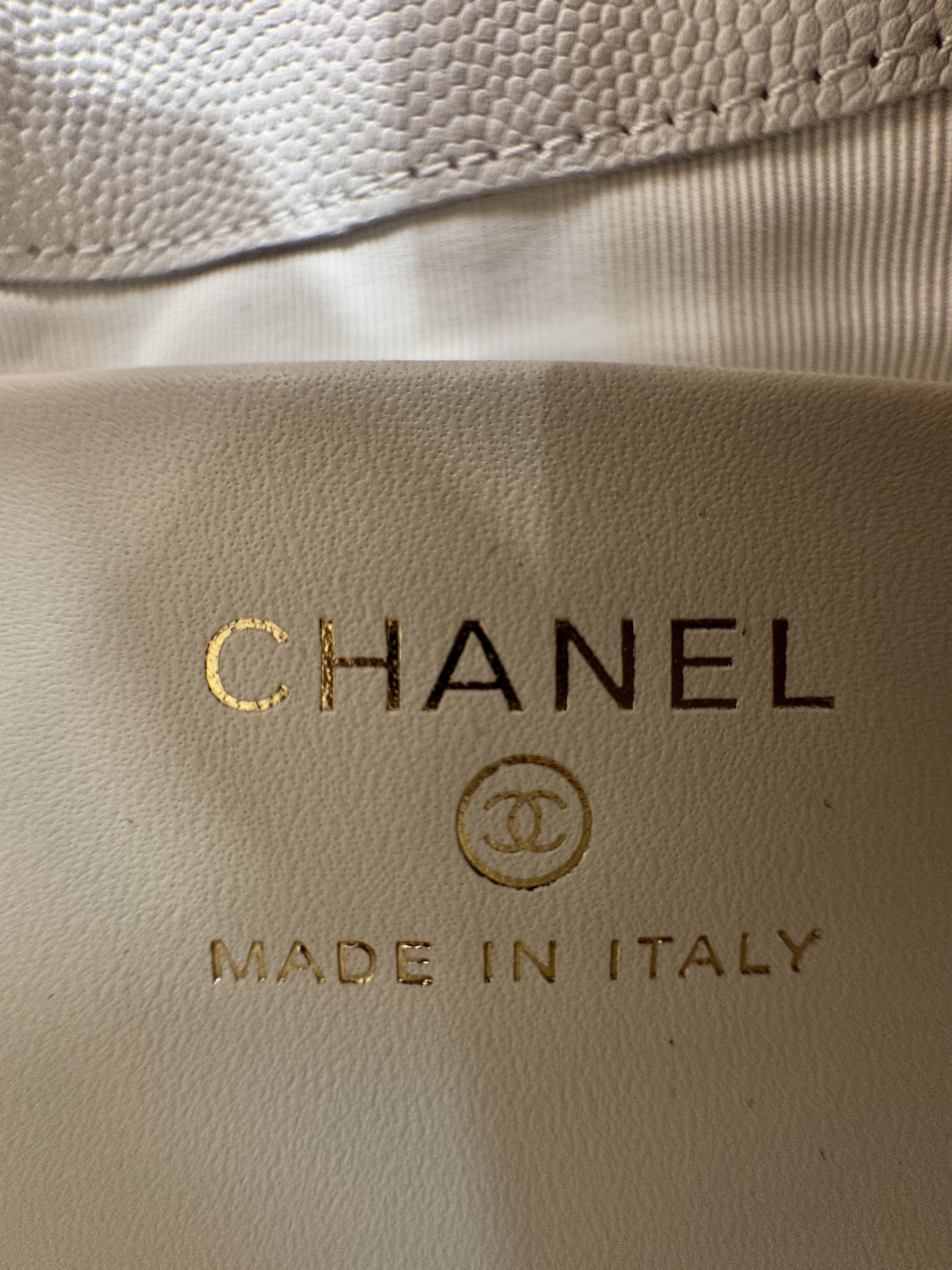 Metal Handle Bucket Bag（White） - Mocuir