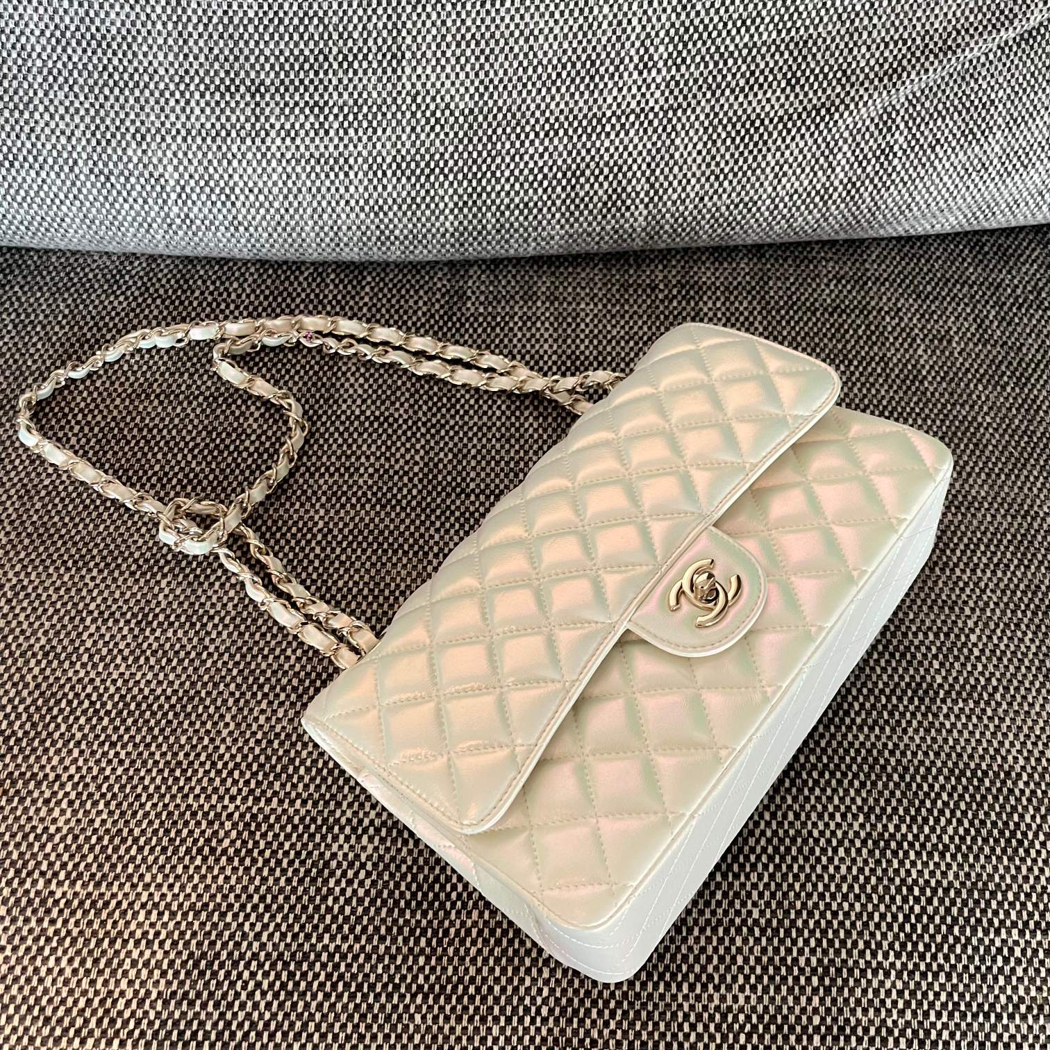 Classic Flap Bag（Pearl white/Gold logo） - Mocuir