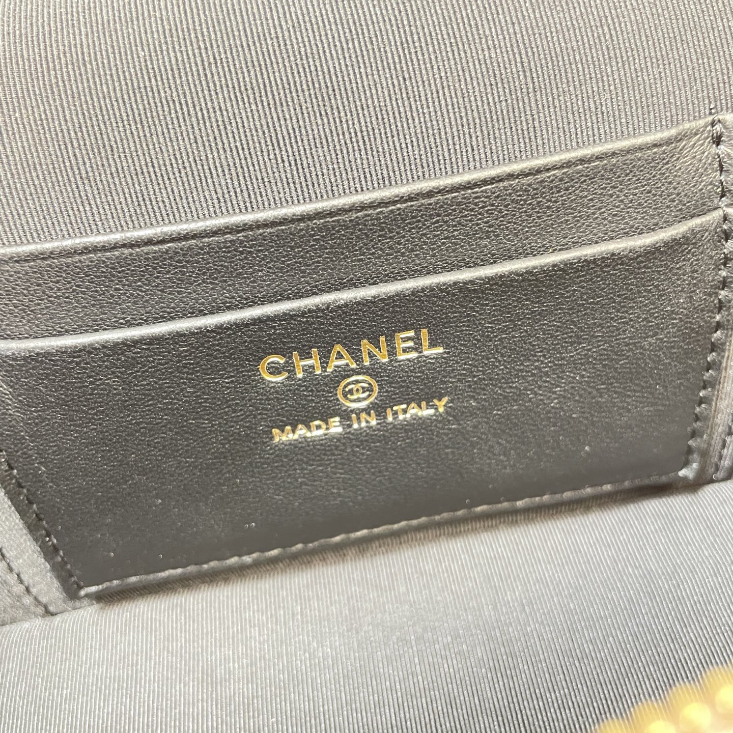 26S Slim Vanity Case with Chain in Sakura Pink Suede & Black Lambskin with Gold-Tone Hardware - Mocuir