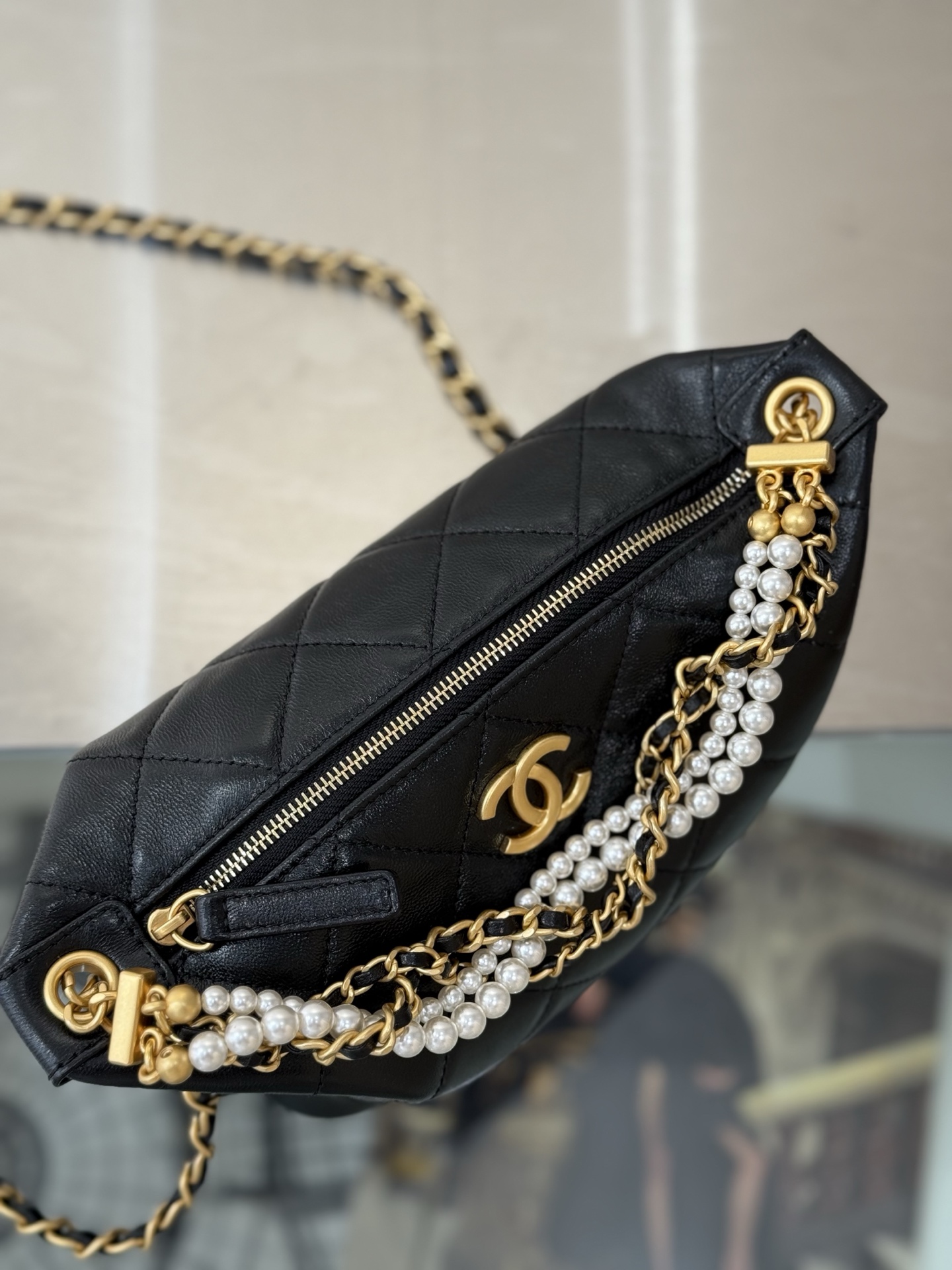 25C26C Pearl Chain Hobo Lunch Box Bag in Black Lambskin with Gold Hardware (Model AP4976) - Mocuir