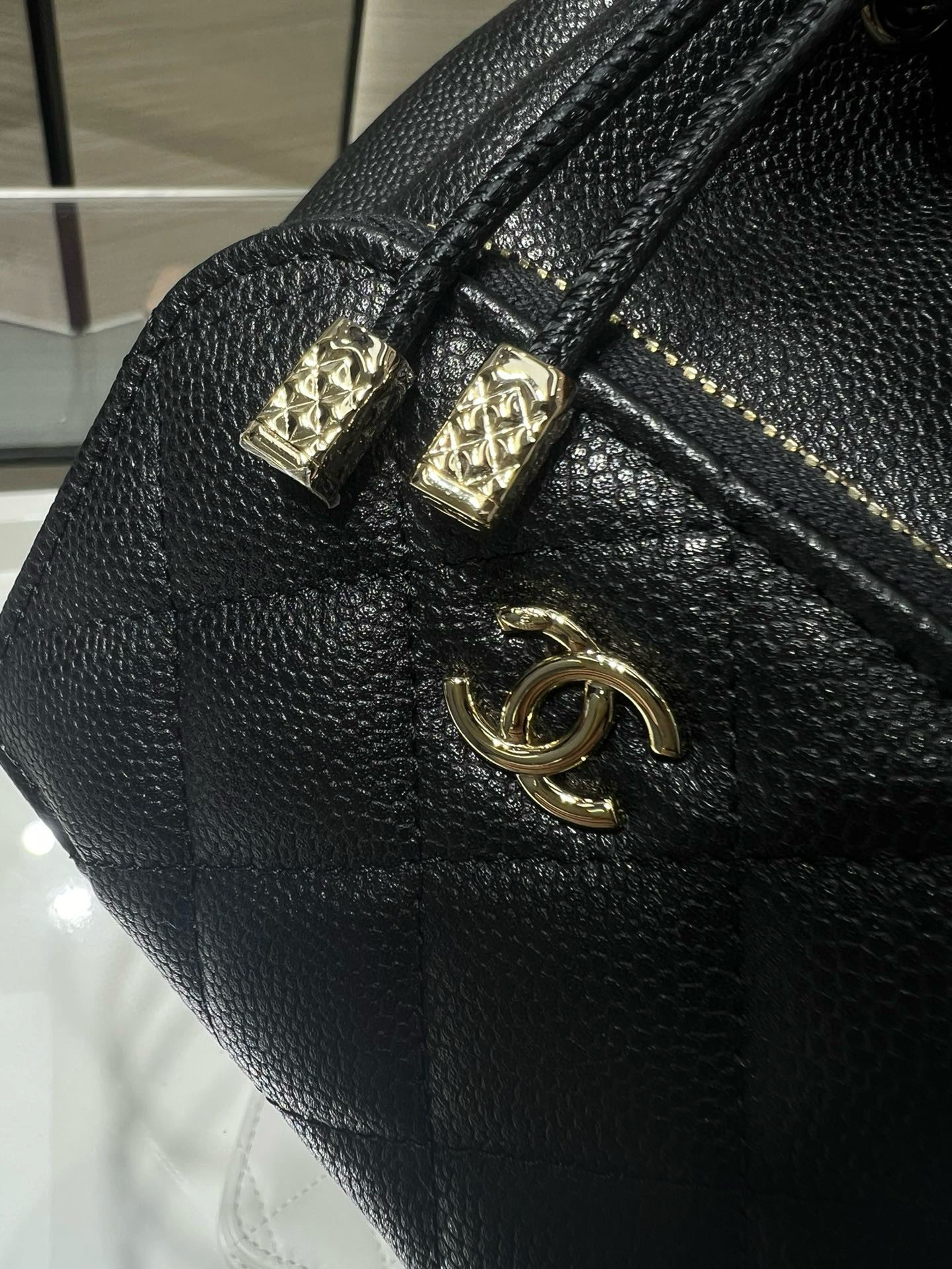 Small Drawstring Bucket Bag in Black Quilted Grained Calfskin with Gold-Tone Metal (Model AP4775) - Mocuir