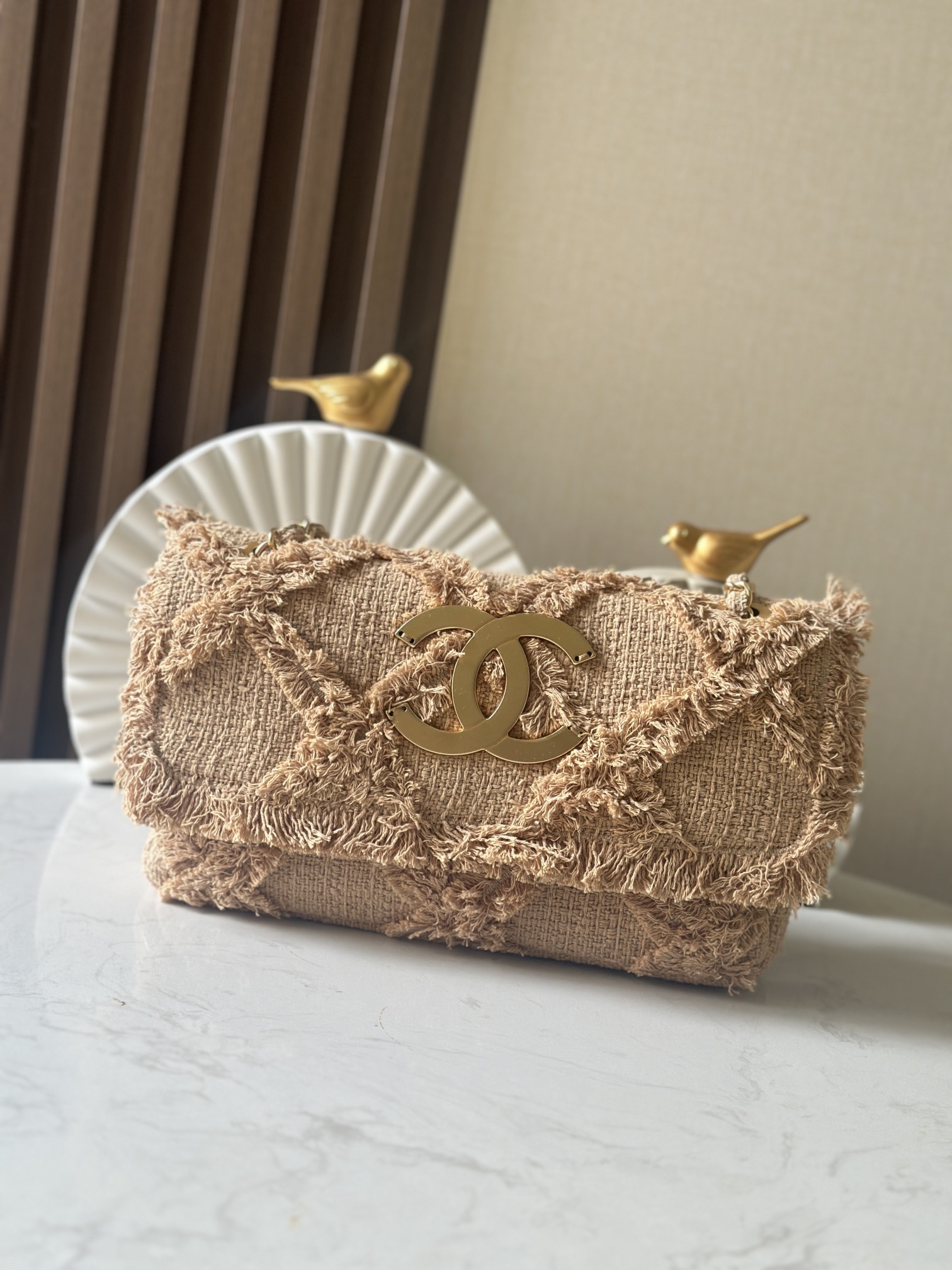 2010SS Coco Farm Linen Frayed Quilted Flap Shoulder Bag with Gold Hardware - Mocuir