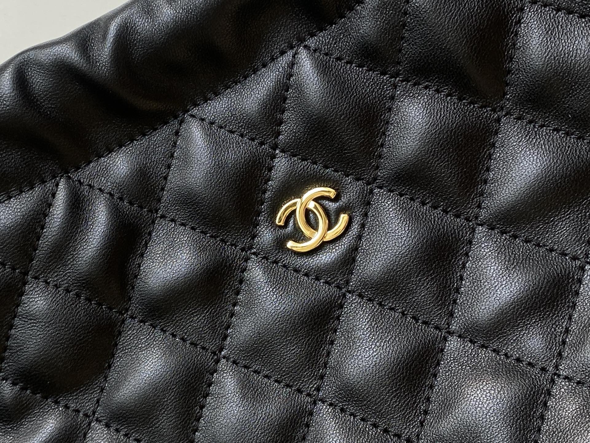 24BQuilted Lambskin Drawstring Hobo Bag（Black） - Mocuir