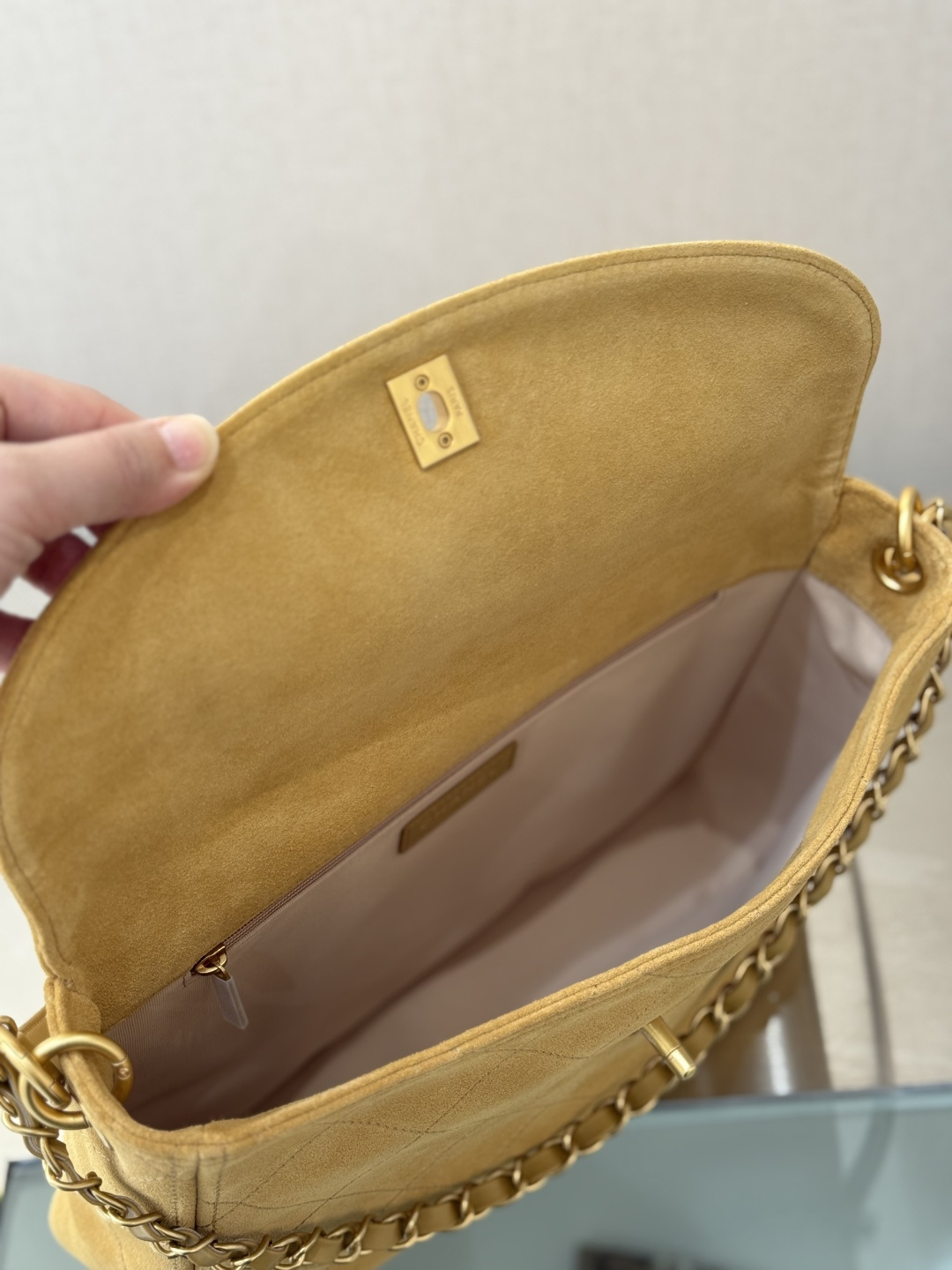 suede quilted Hobo bag from the 26C Cruise collection（Ginger Yellow） - Mocuir