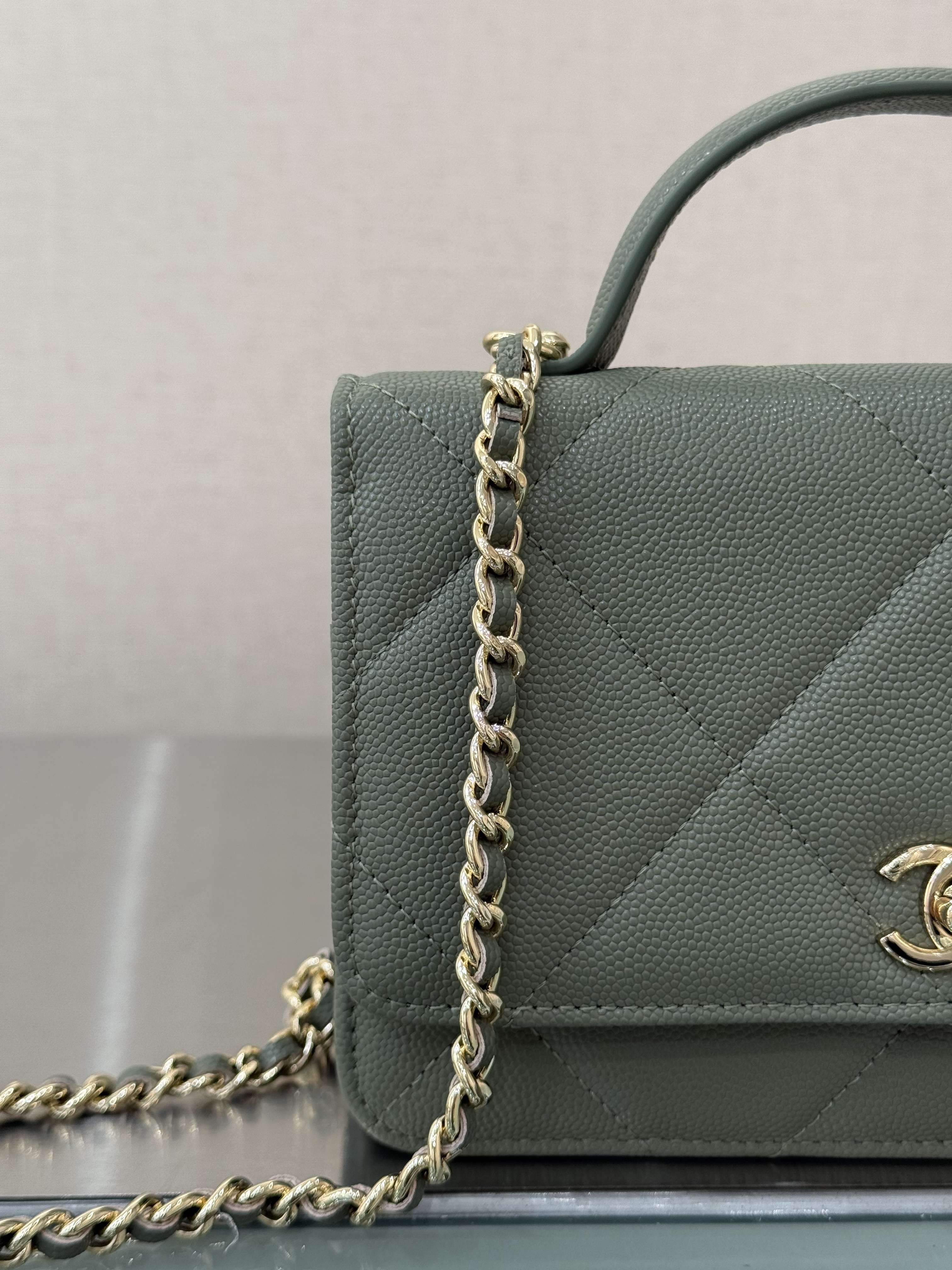 Wallet on Chain with Top Handle (AP3984) in Green Caviar Leather with Gold-Tone Hardware, 25C Cruise Collection - Mocuir