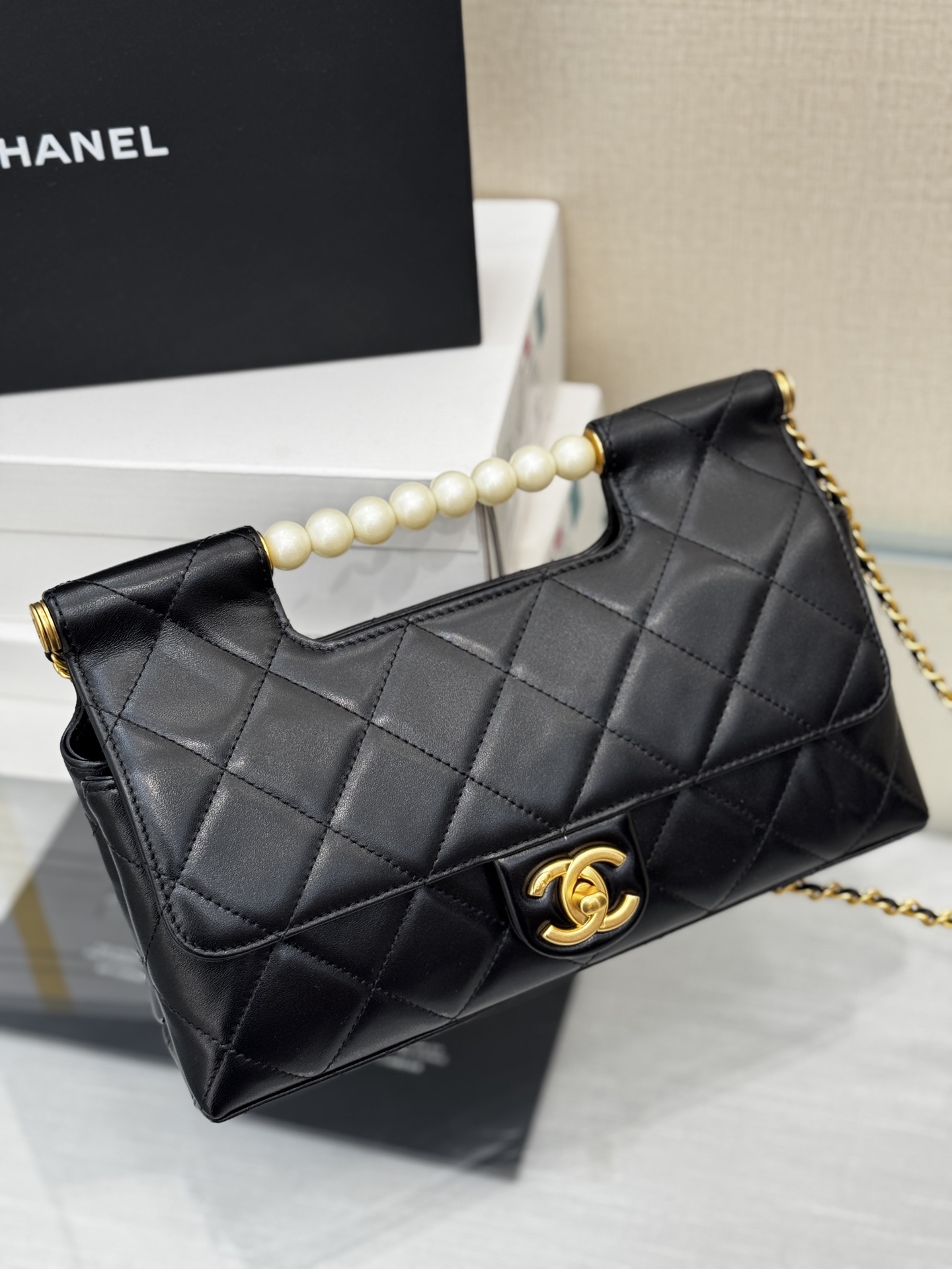 Pearl Handle Flap Bag - Mocuir