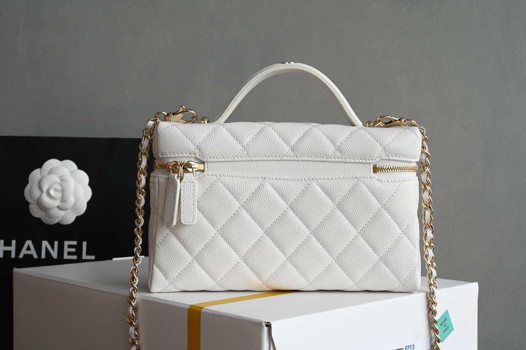 Small Vanity Case (LP Lunch Box Bag) in White Quilted Caviar Calfskin with Light Gold-Tone Hardware - Mocuir