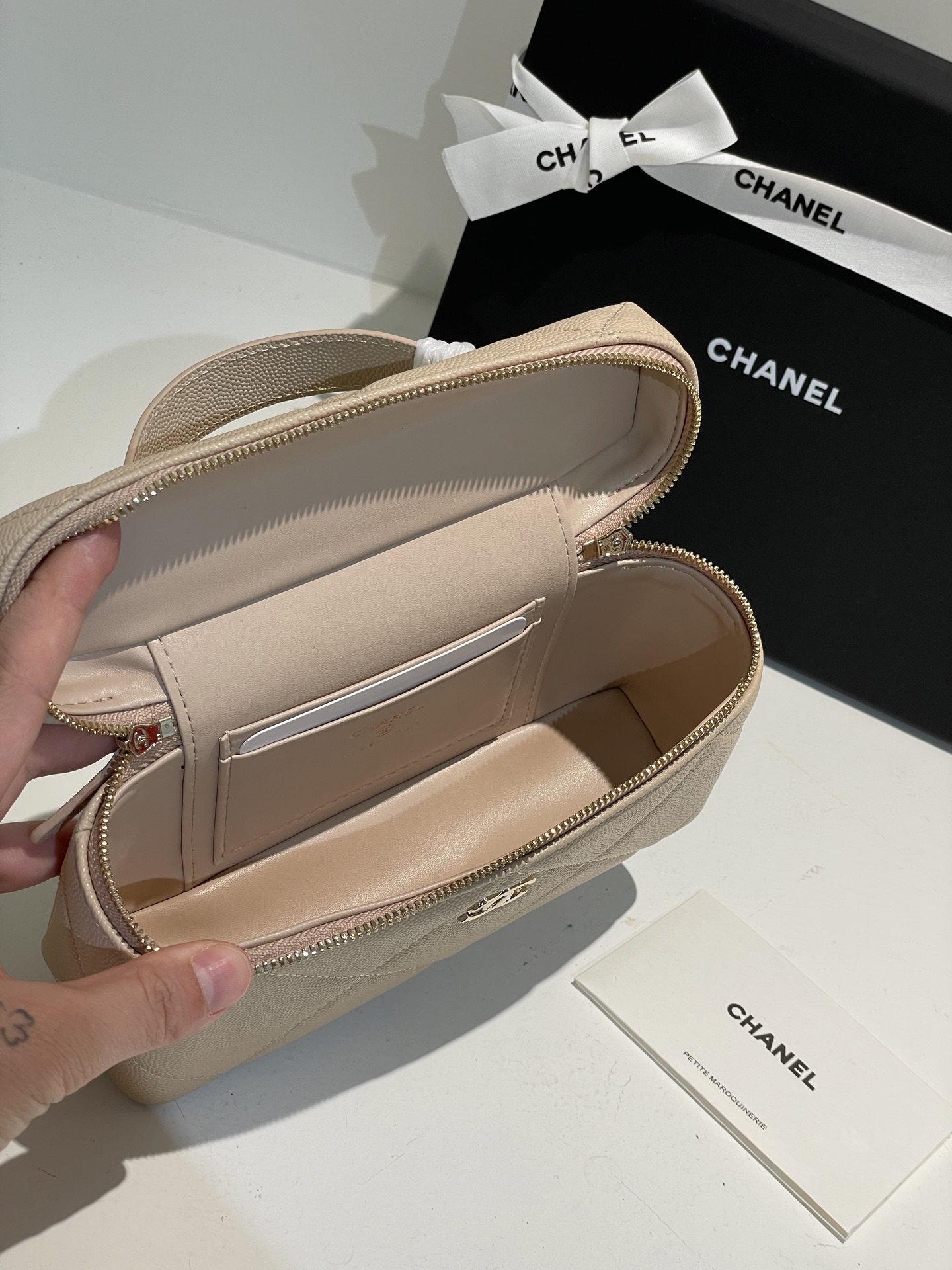 Beige Quilted Caviar Calfskin Vanity Case with Top Handle and Gold-Tone Chain Strap - Mocuir