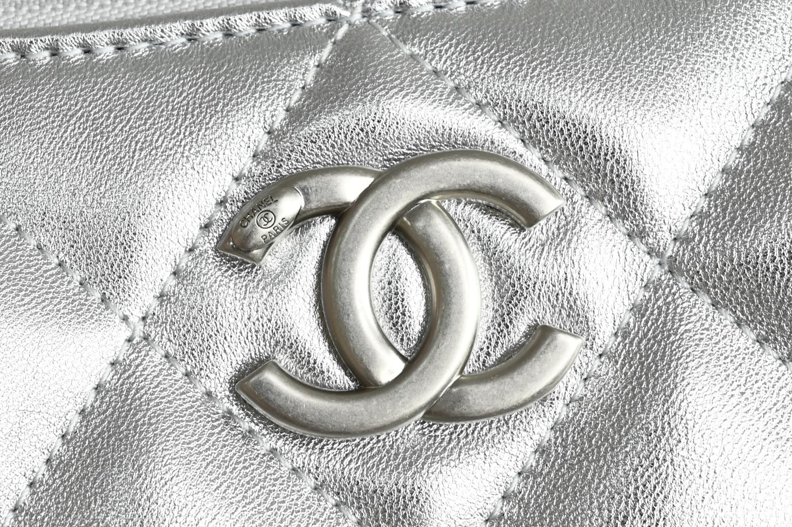 25C Hobo Bag in Silver Metallic Quilted Lambskin with Silver-Tone Hardware (Model AP4386) - Mocuir