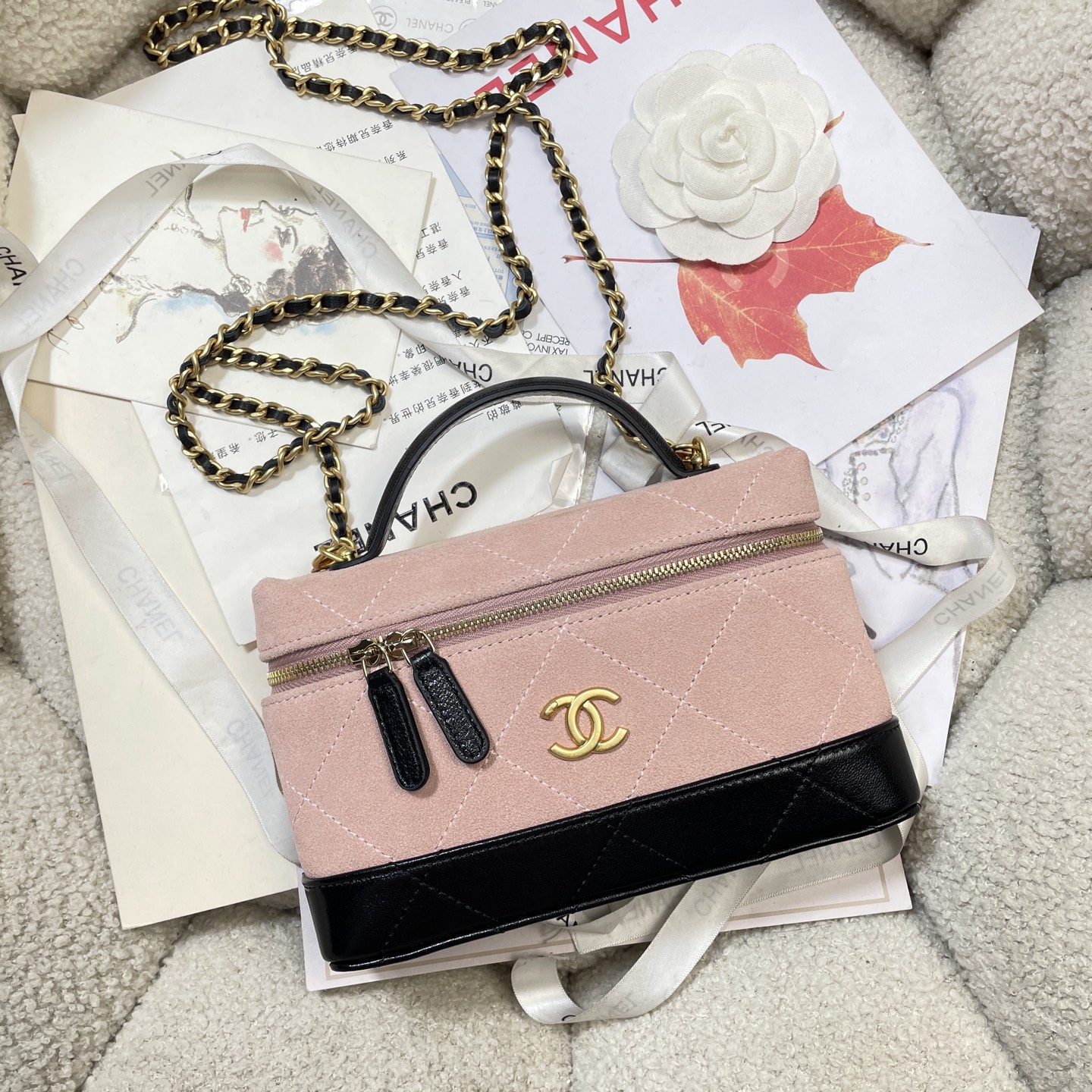 26S Slim Vanity Case with Chain in Sakura Pink Suede & Black Lambskin with Gold-Tone Hardware - Mocuir