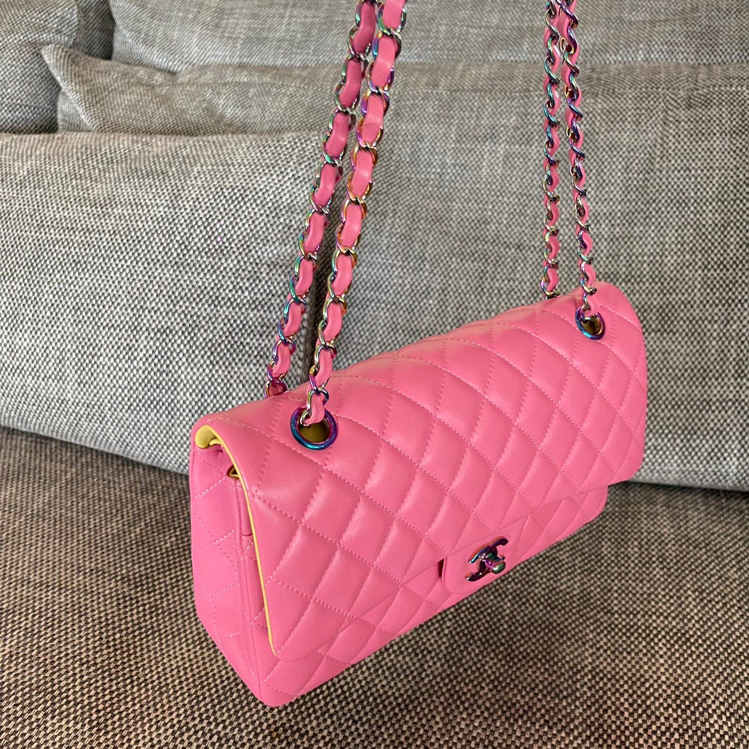 Vintage Classic Double Flap Bright Pink Quilted Lambskin Shoulder Bag with Multicolor Iridescent CC Turn-Lock & Chain Strap - Mocuir