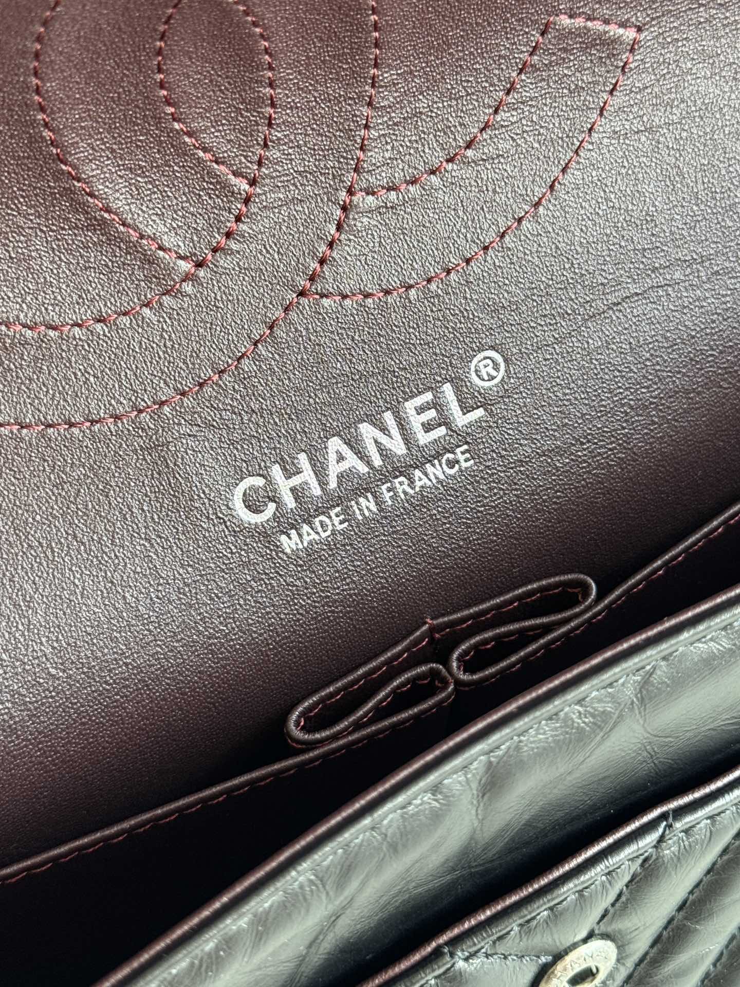 2.55 Reissue 227 Jumbo Flap Bag in Black Aged Calfskin with Chevron Quilting and Ruthenium-Finish Hardware - Mocuir