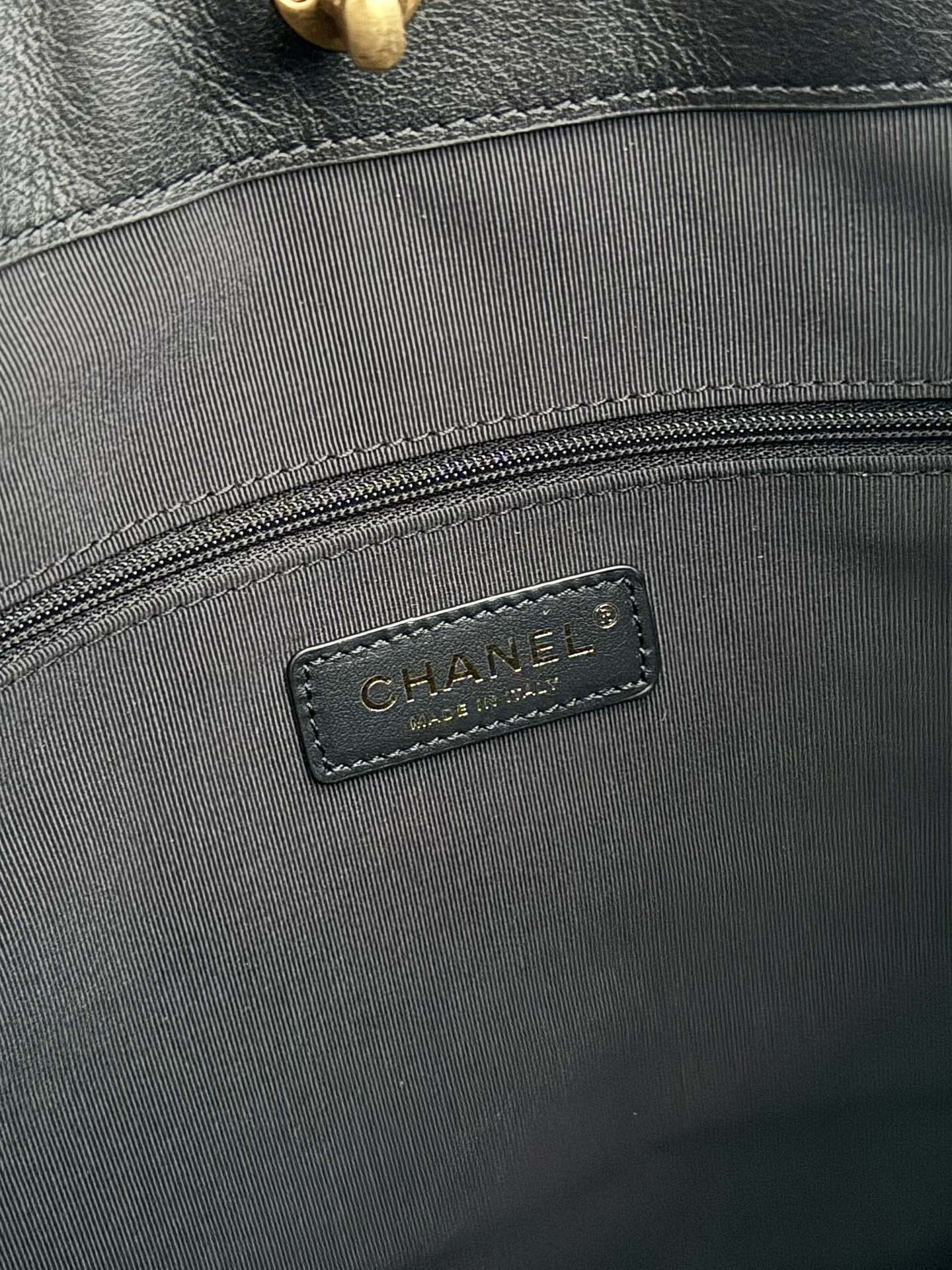 Quilted Calfskin Hobo Bag (AS3323) in Black Calfskin with Gold-Tone Hardware, 24B Fall-Winter Collection - Mocuir