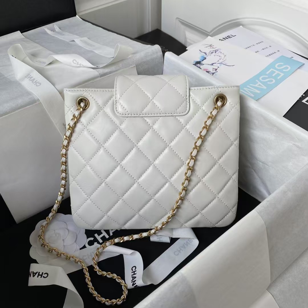 24C AS4596 Vintage Logo Quilted Lambskin Shoulder Bag White