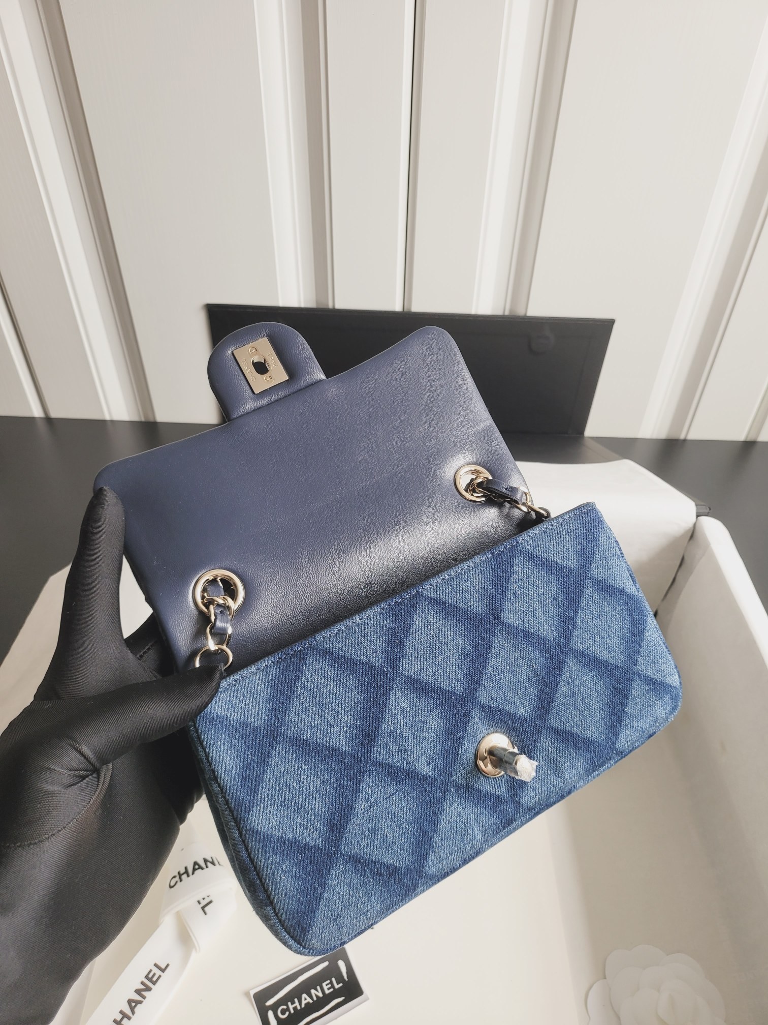 Classic Flap Mini (Large Mini) - Mocuir