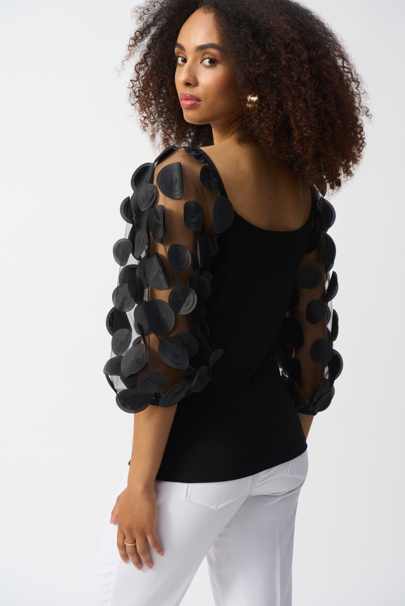 Dimensional Puff Scoop Neck‌