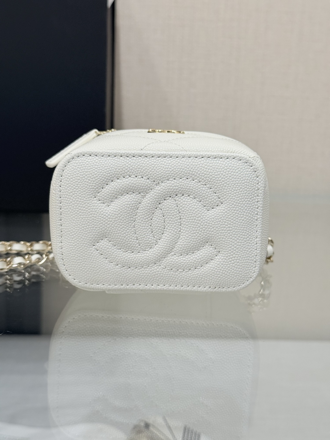 Mini Top Handle Vanity Case (AS5993) in White Quilted Grained Calfskin (Caviar) with Antique Gold-Tone Hardware - Mocuir
