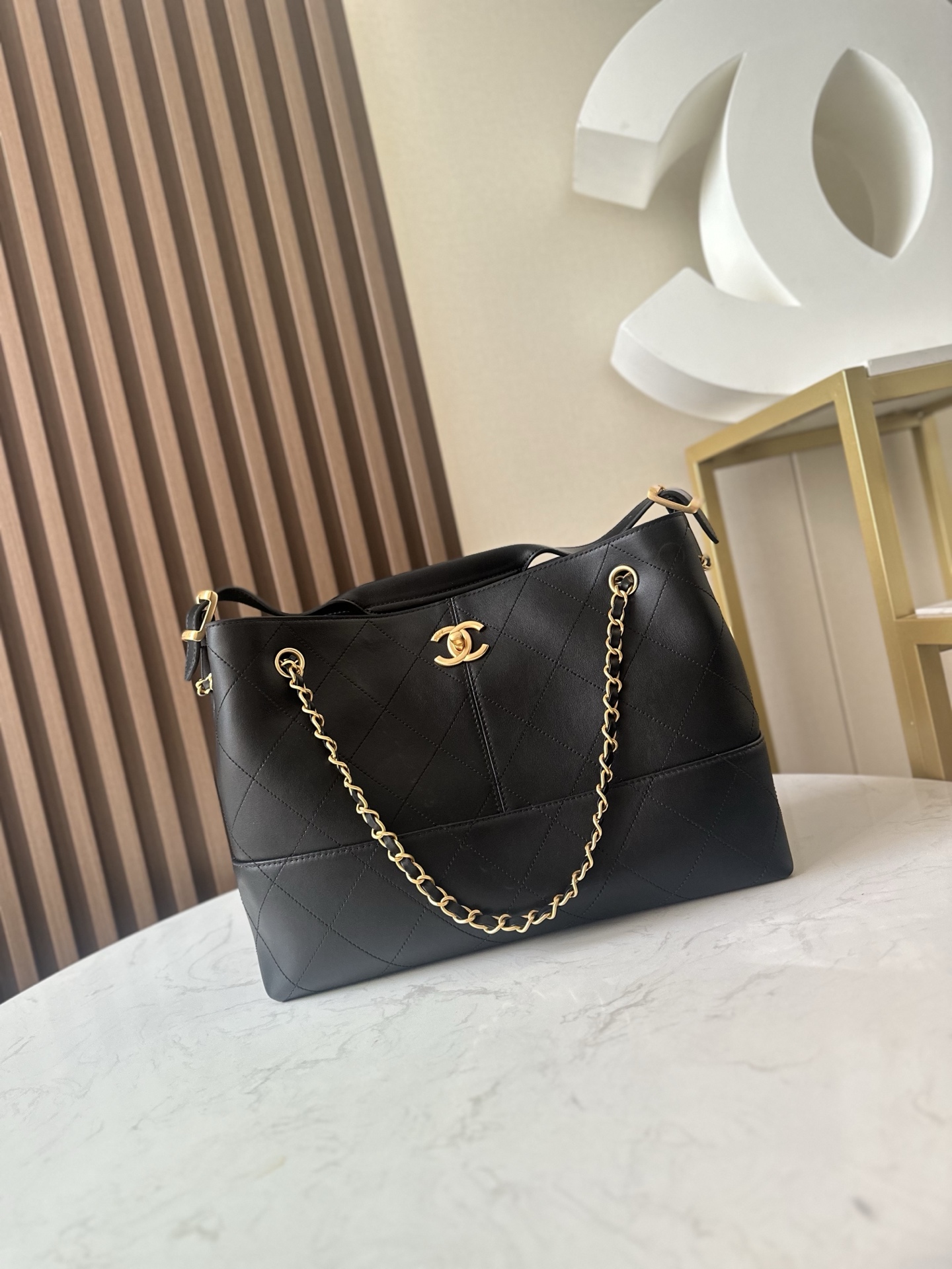 Black Calfskin Quilted Large Shopping Tote Bag - Mocuir