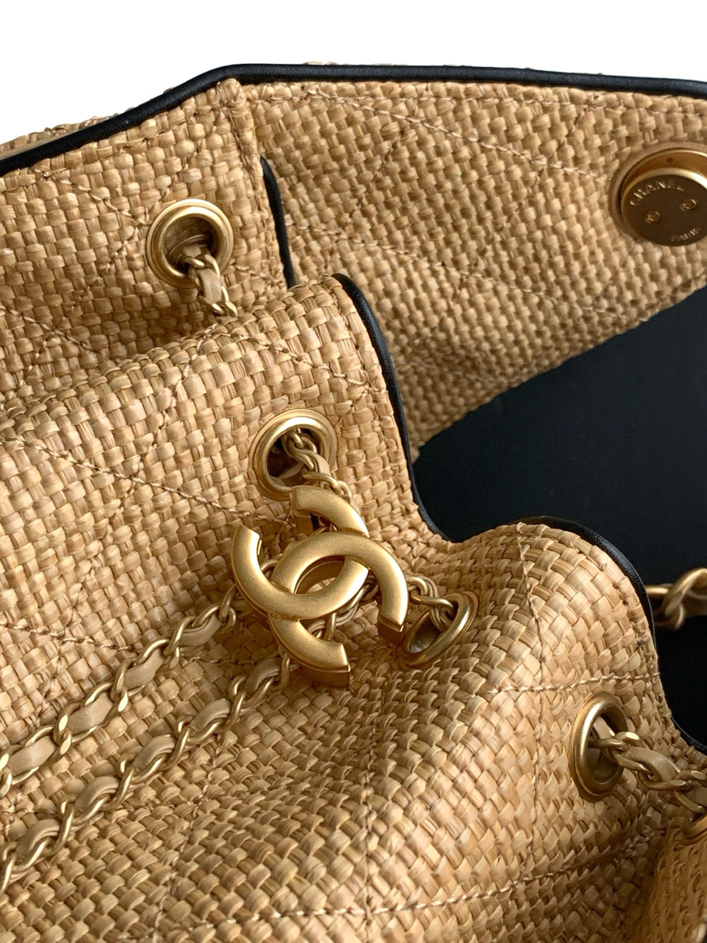 Small 25 Hobo Bag in Beige Braided Raffia (26C Cruise Collection) - Mocuir