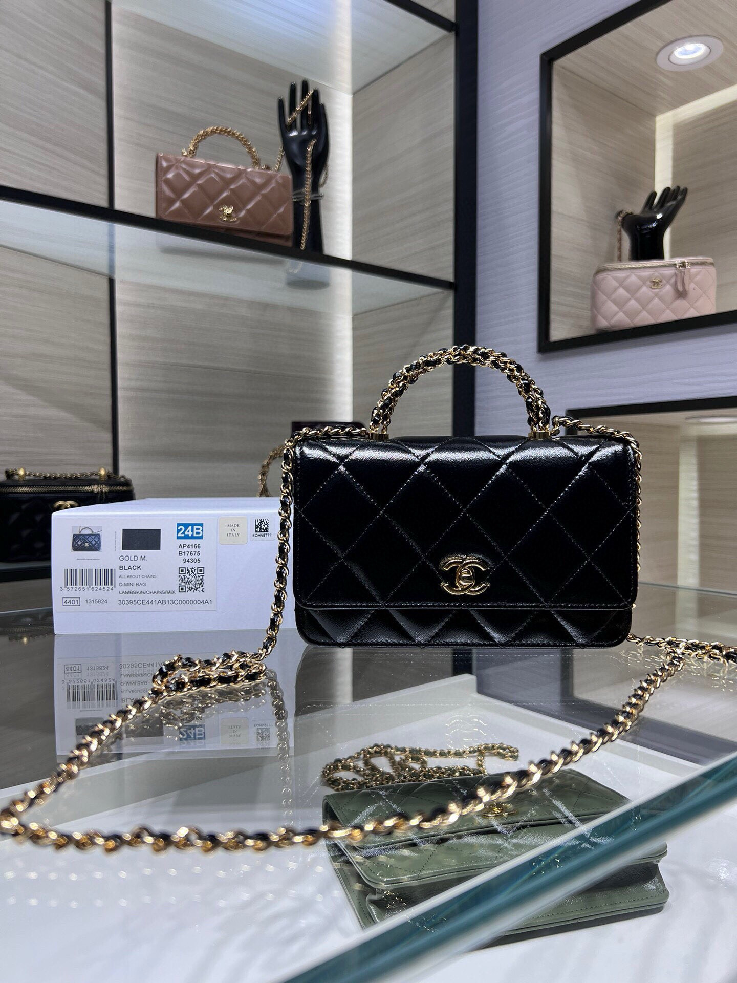 24B Wallet On Chain with Top Handle in Shiny Black Lambskin（Black） - Mocuir