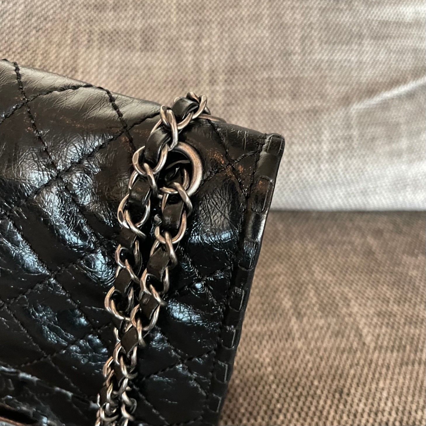 Vintage Black Quilted Glazed Oil-Waxed Calfskin Flap Handbag with Aged Ruthenium-Tone Hardware - Mocuir